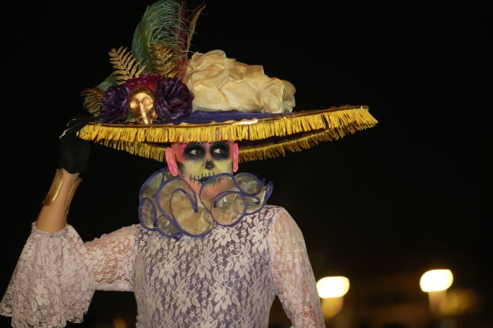 $!Disfrutan miles de personas del desfile del Día de Muertos en Mazatlán