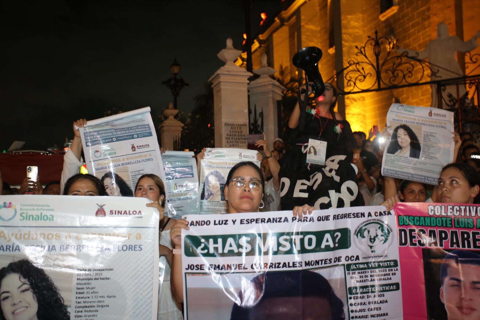 $!‘¡Vivan los desaparecidos!’: El grito que desafió la fiesta patria en Mazatlán