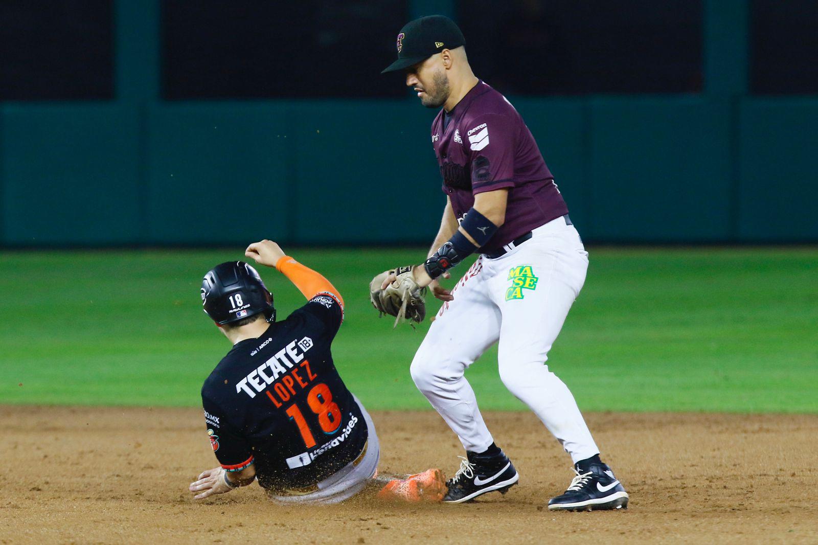 $!Tomateros corta racha de derrotas y empareja el Clásico de la LMP