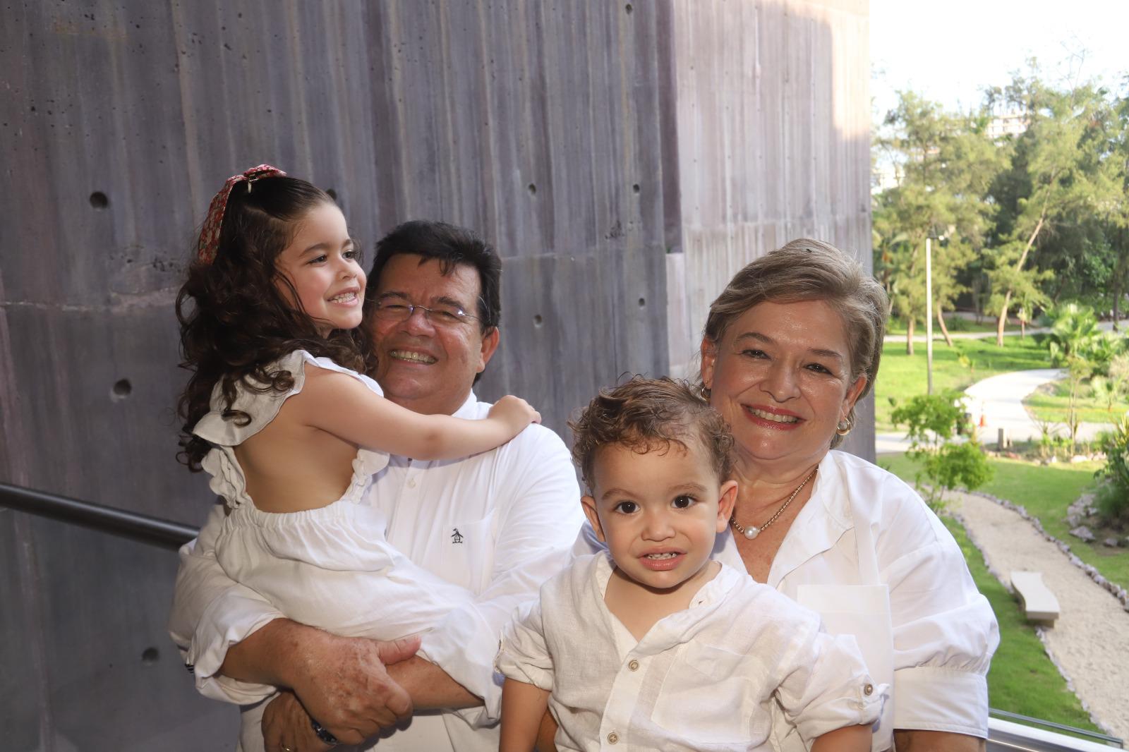 $!Ser abuelos es lo máximo: Humberto y Titina