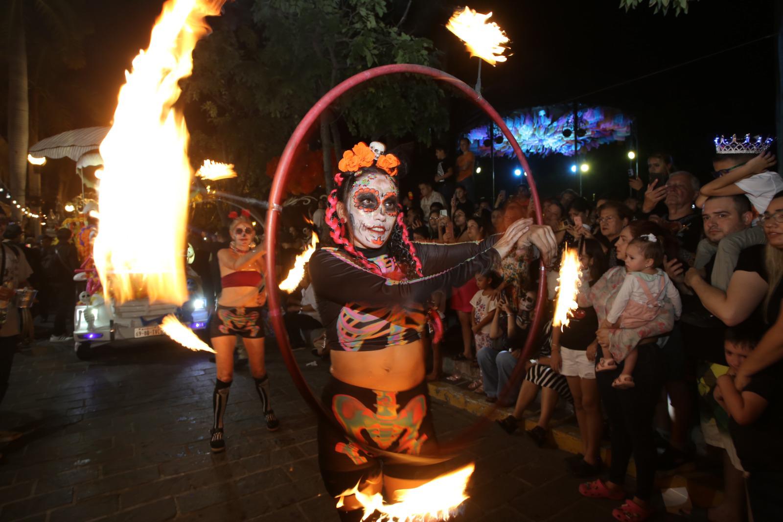 $!Espectáculos de lanzafuegos y aros de fuego se pudieron apreciar.