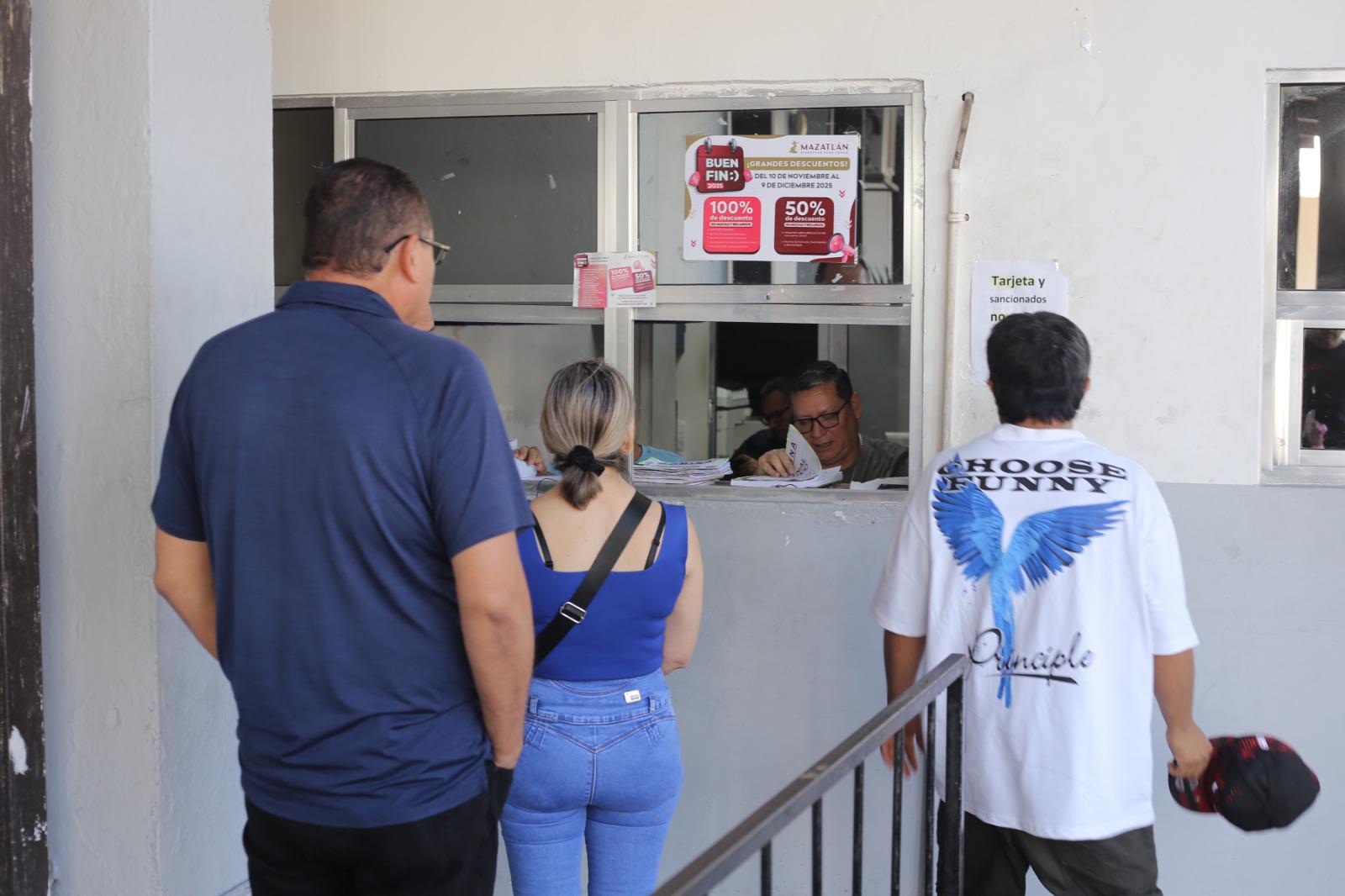 $!Responden ciudadanos y aprovechan descuentos en el pago del Predial en Mazatlán