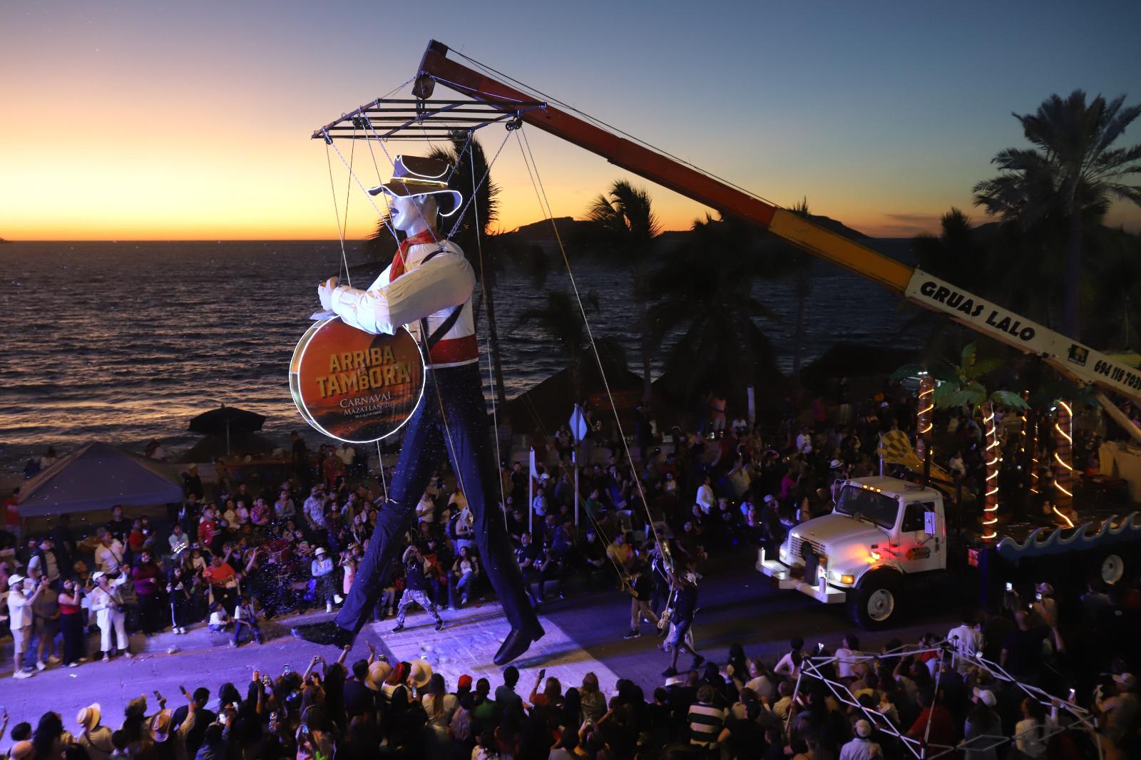 $!Asisten más de 480 mil personas al segundo y último desfile del Carnaval Internacional de Mazatlán 2026