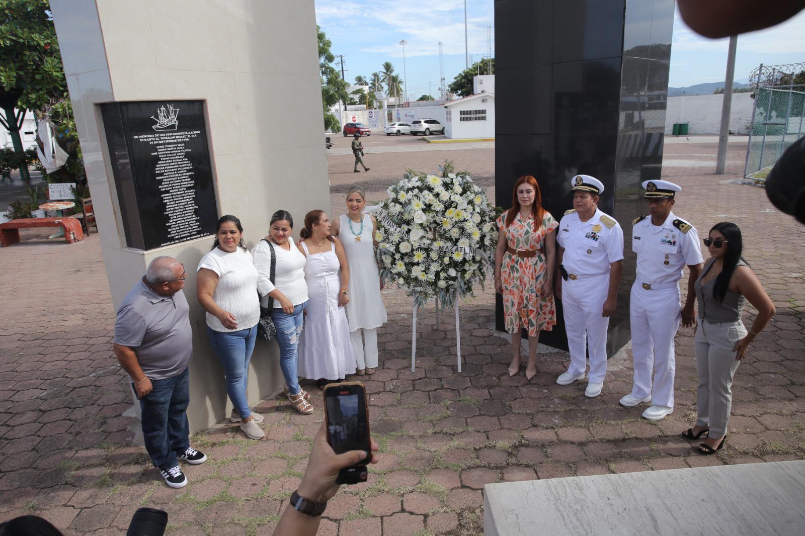 $!Con honores y después de 30 años, recuerdan a los pescadores fallecidos por los huracanes Ismael y Newton