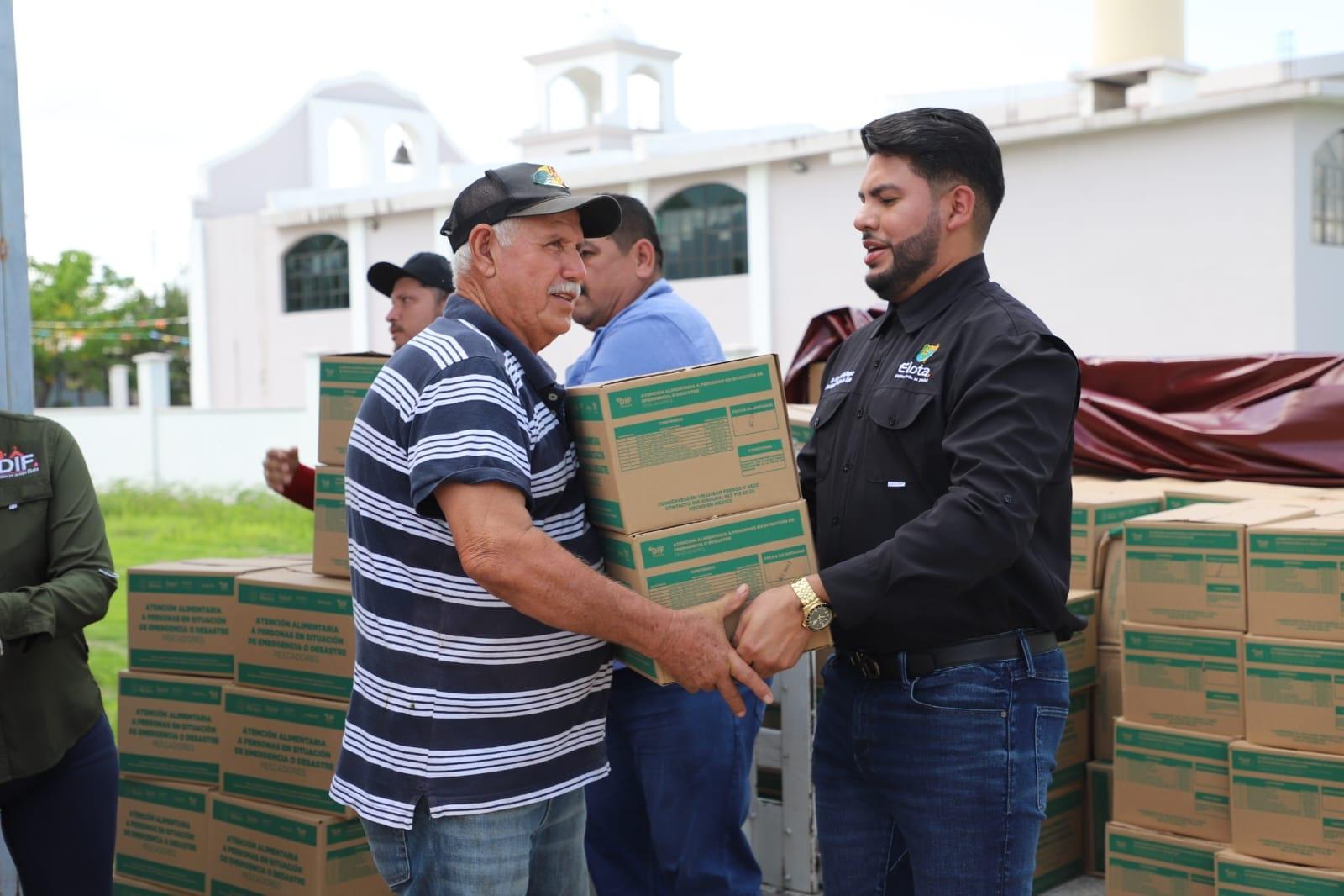 $!Entregan 450 apoyos alimenticios a pescadores de El Salto ante temporada de veda