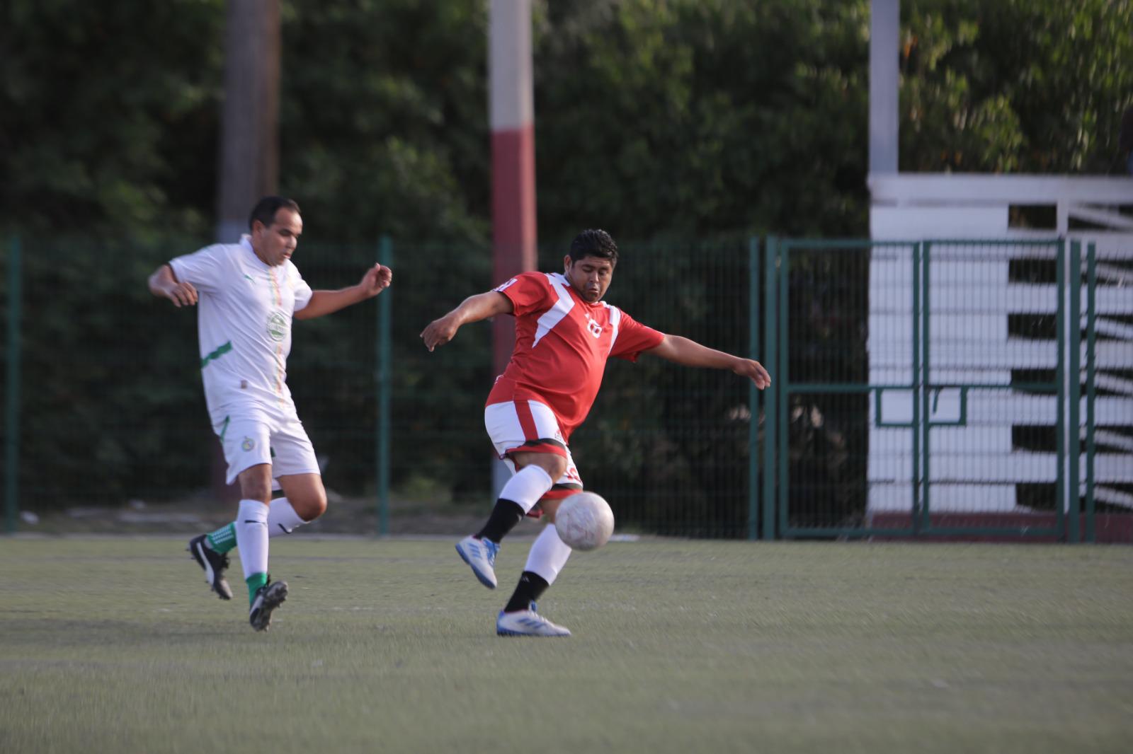 $!Elevadores Larsson dominan la Copa en Liga Superveteranos