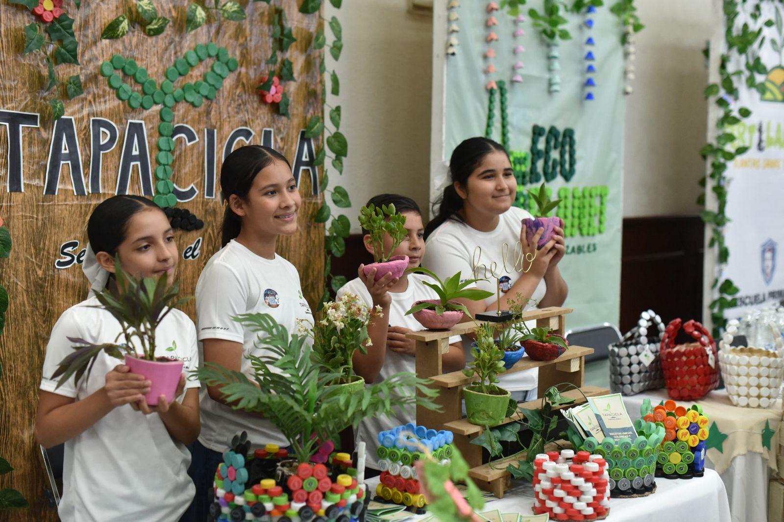 $!Uno a uno de los grupos presentó su emprendurismo.