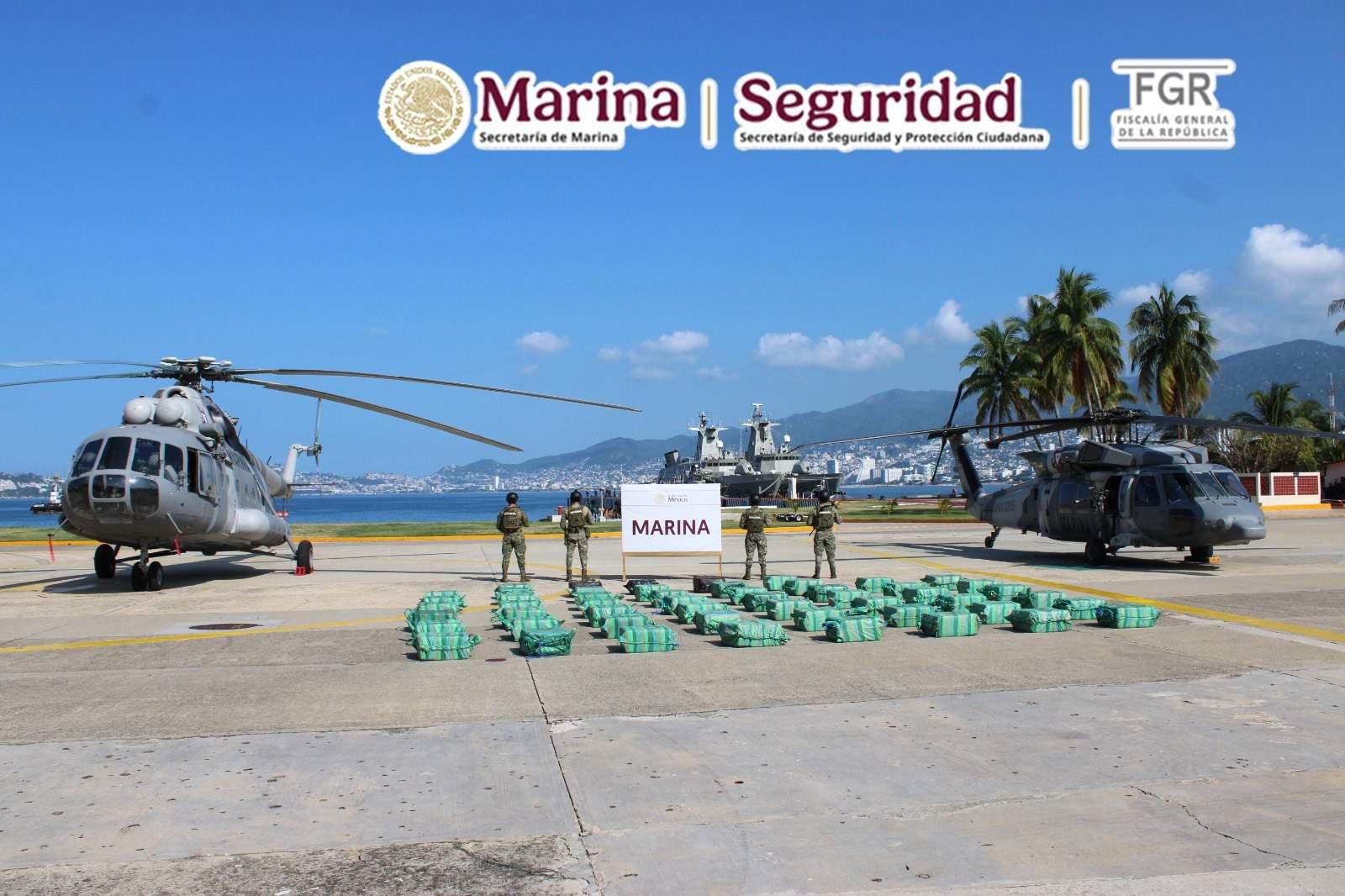 $!Decomisa la Marina 1.9 toneladas de cocaína en el mar de Guerrero y detienen a dos en una lancha