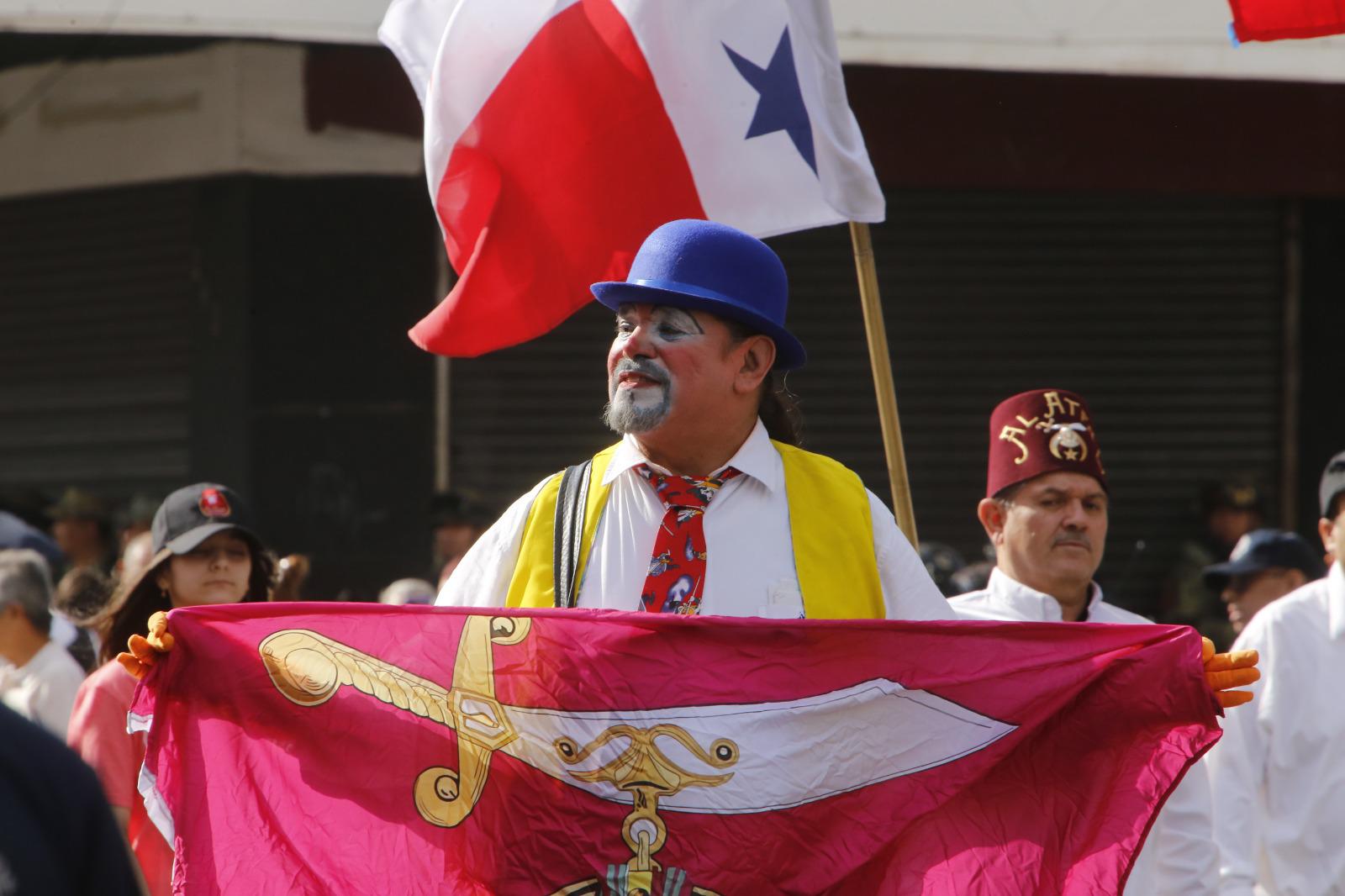 $!Participan casi 4 mil personas en el desfile del 20 de Noviembre en Culiacán