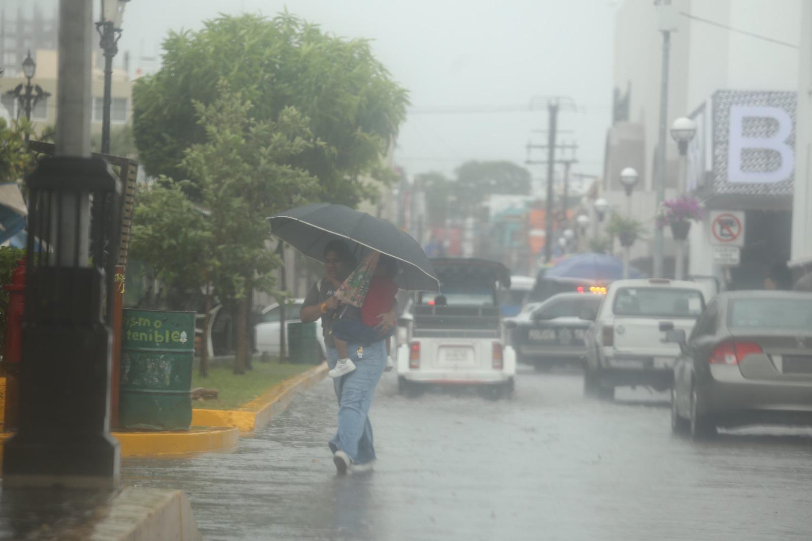 $!Llueve unos minutos y avenidas en Mazatlán quedan inundadas