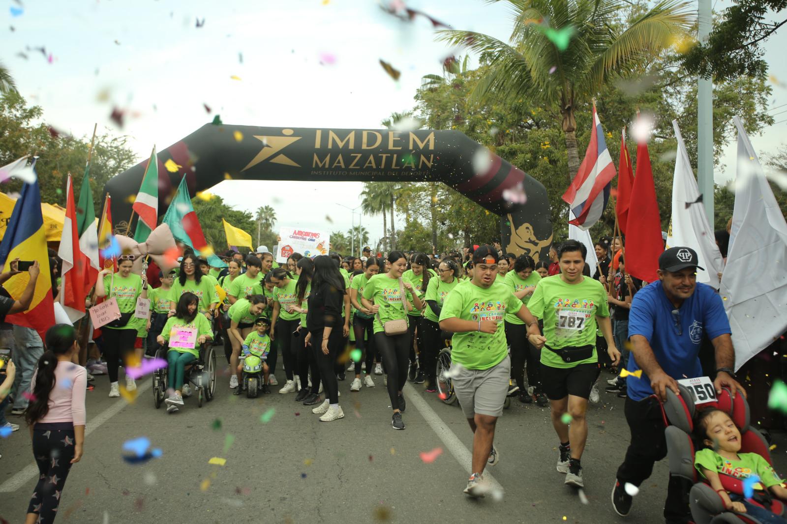 $!ICO reúne a más de mil personas en carrera inclusiva por la solidaridad en Mazatlán