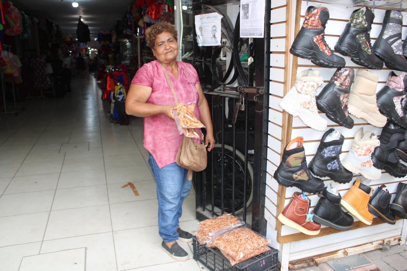 $!Ana María pidió 10 kilos de camarón seco fiados y encontró un oficio digno para salir adelante