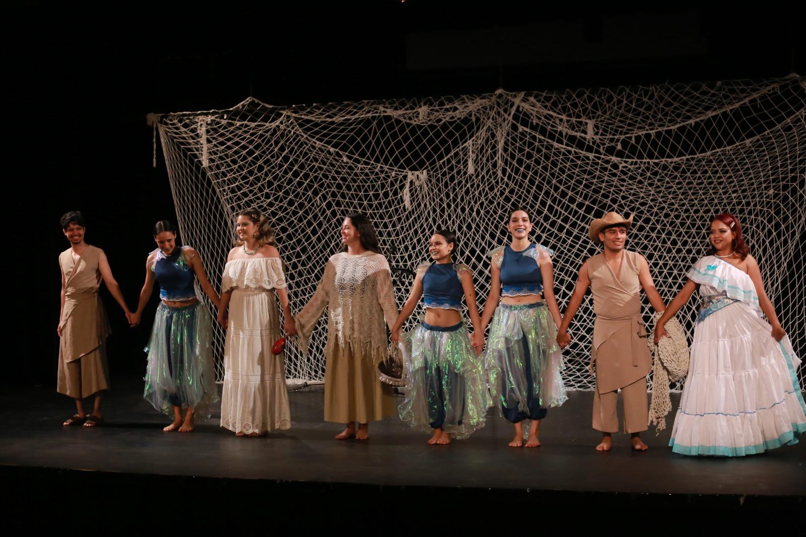 $!Disfrutan la coreografía las ‘Alas del Mar’