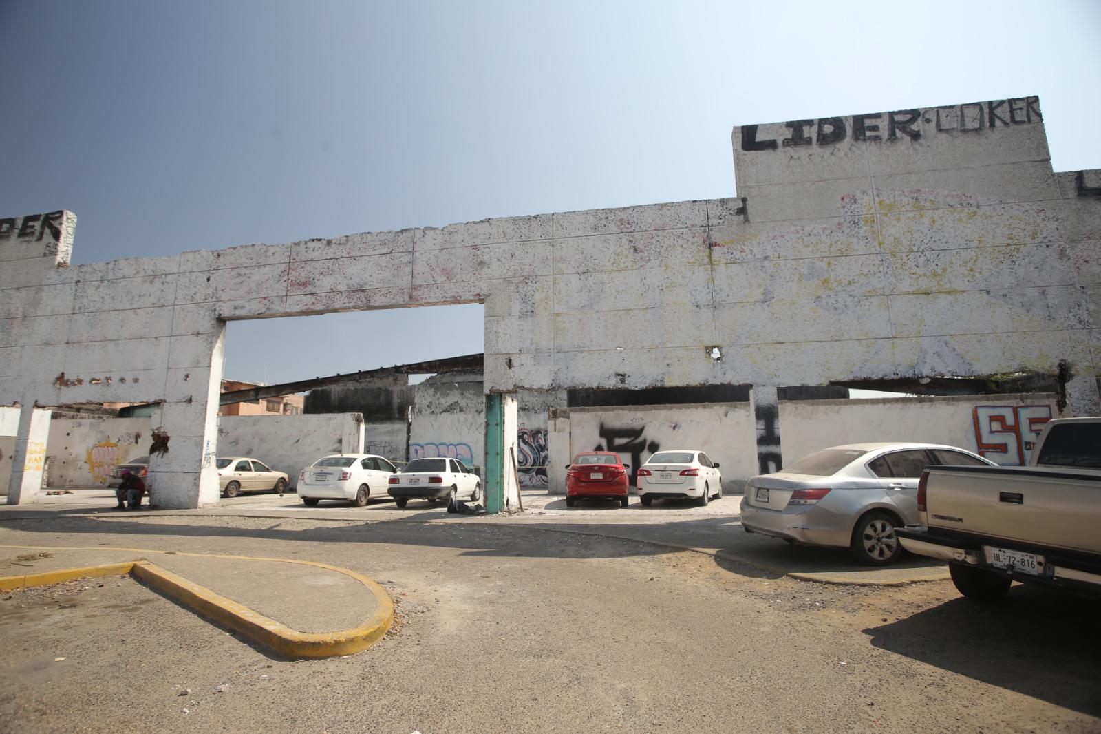 $!Abandono, basura y malos olores se apoderan de las viejas instalaciones de la tienda del ISSSTE