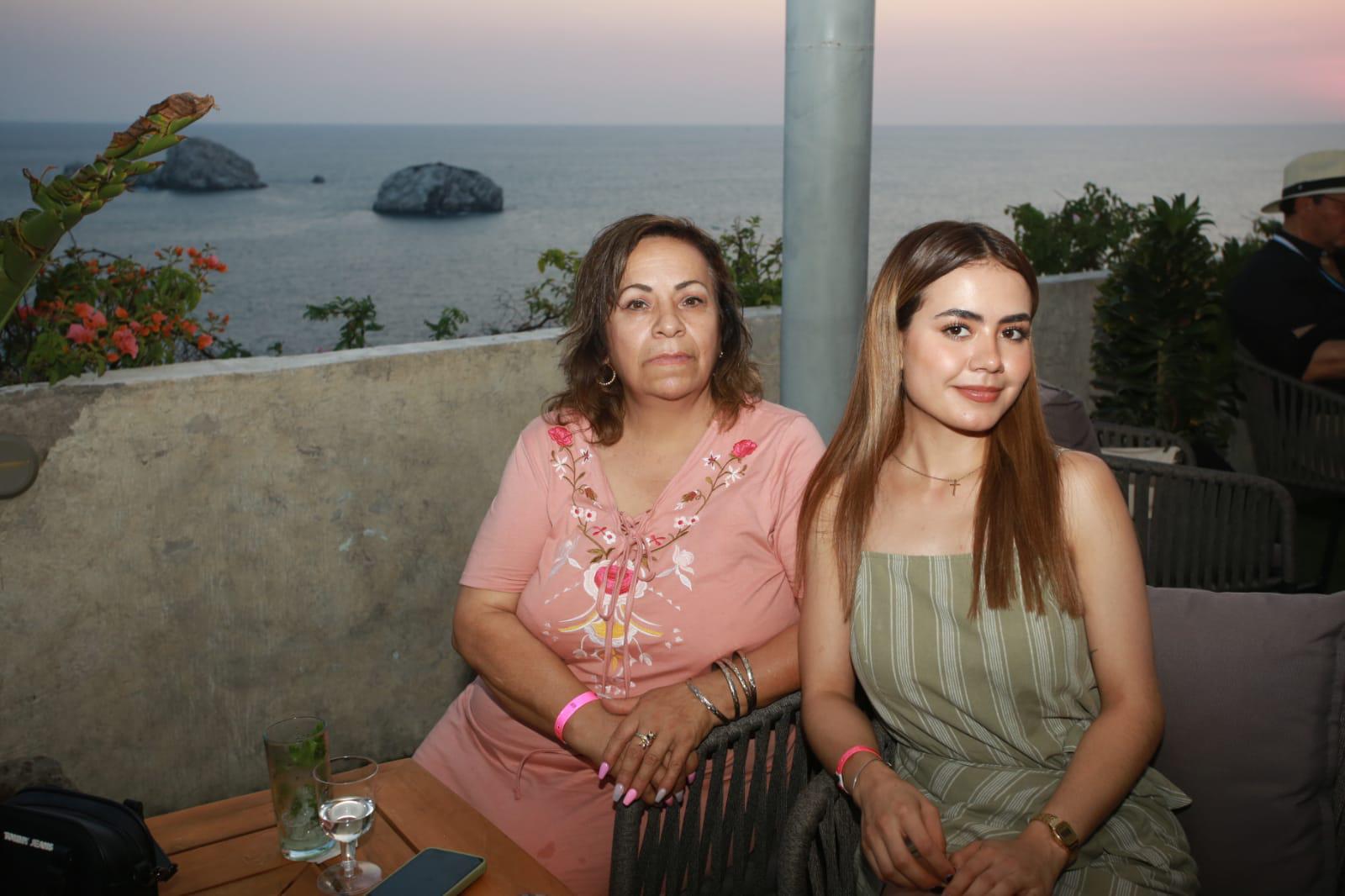 $!María Elena del Río y Teresa Márquez.