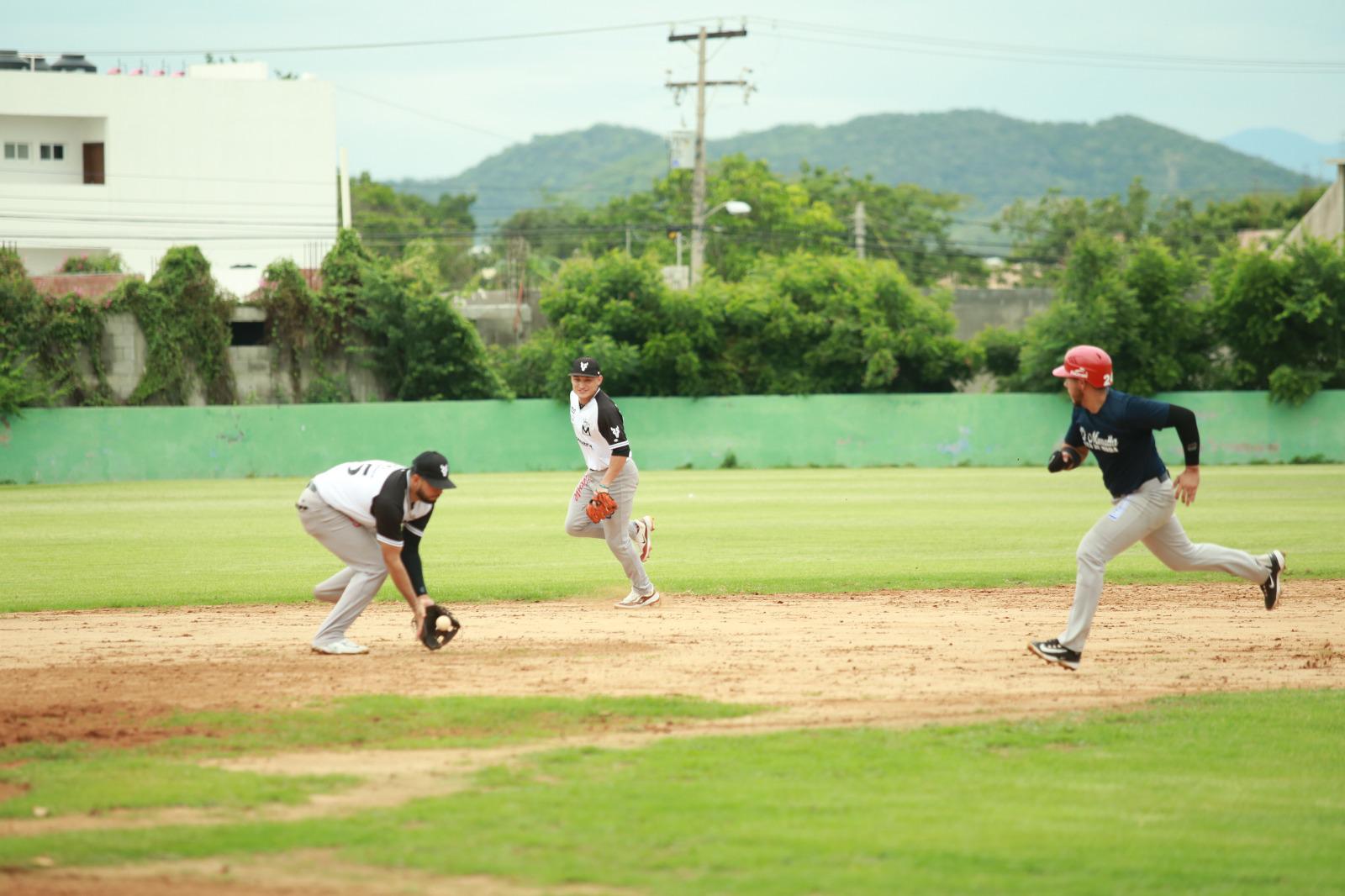 $!Venados de Mazatlán se impone a selección local en el Club Muralla