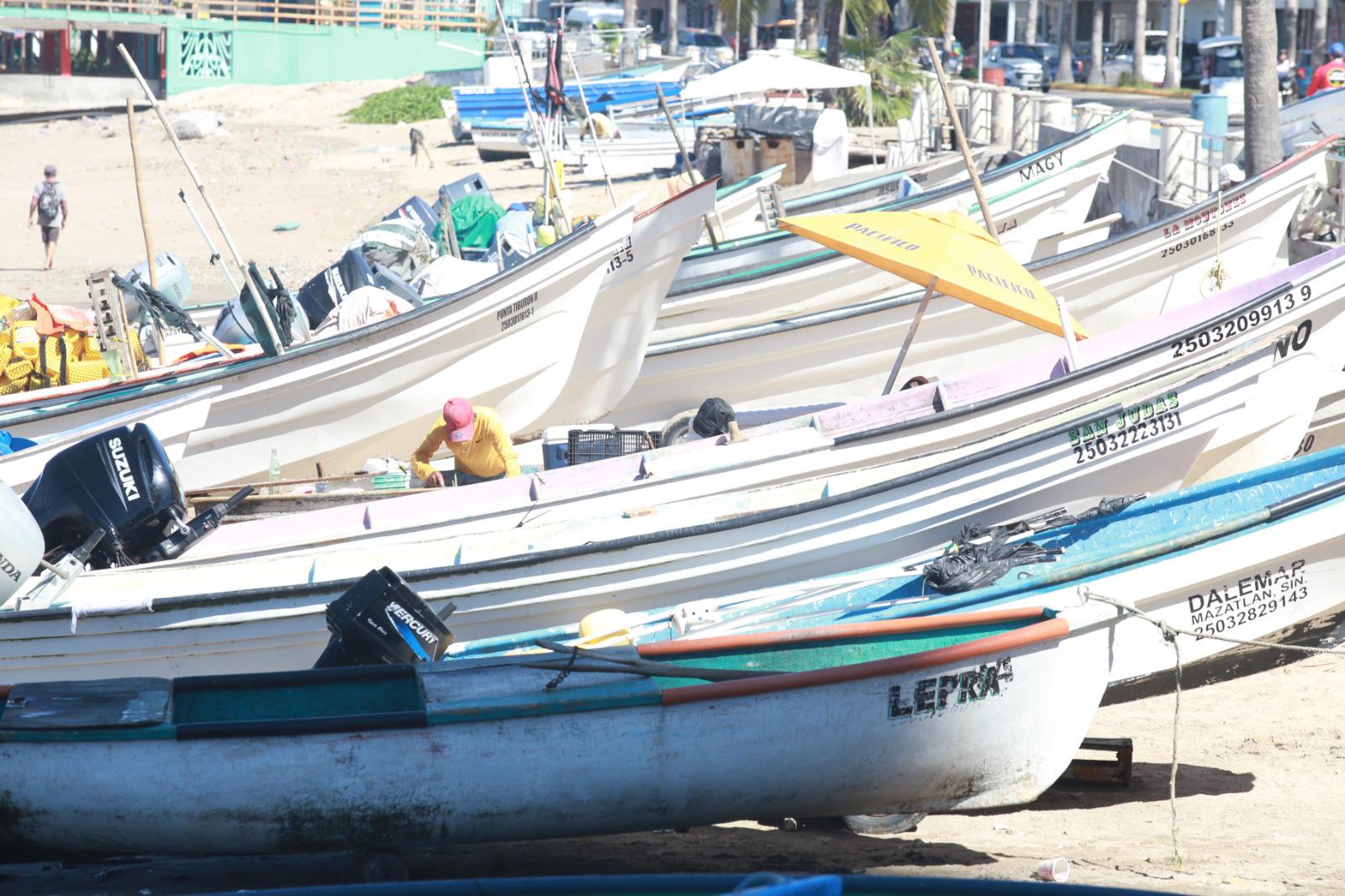 $!Desconocen pescadores de Playa Norte sobre el apoyo de $15 millones que prometió el Gobernador