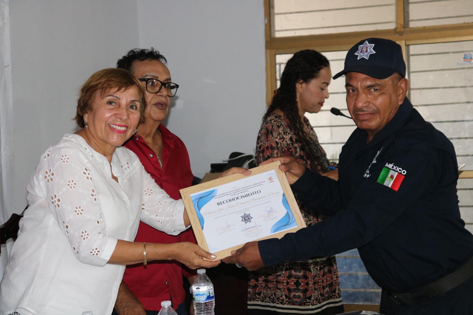 $!Celebran a policías de Escuinapa