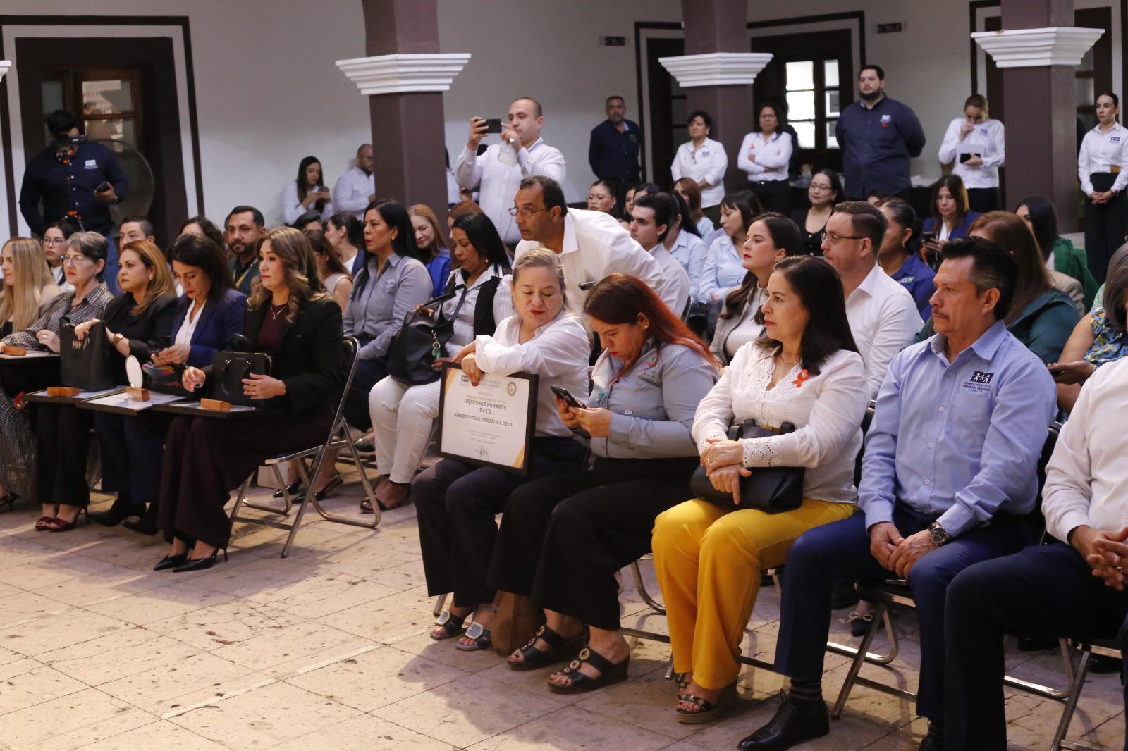 $!Reciben 36 empresas de Sinaloa distintivo por derechos humanos en 2025