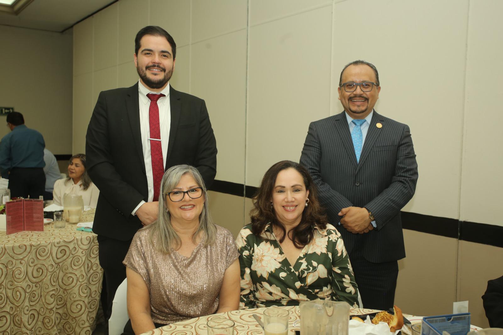 $!Víctor Ignacio Valdez, Ricardo Javier Sánchez, Karina Osuna y Gloria Luna.