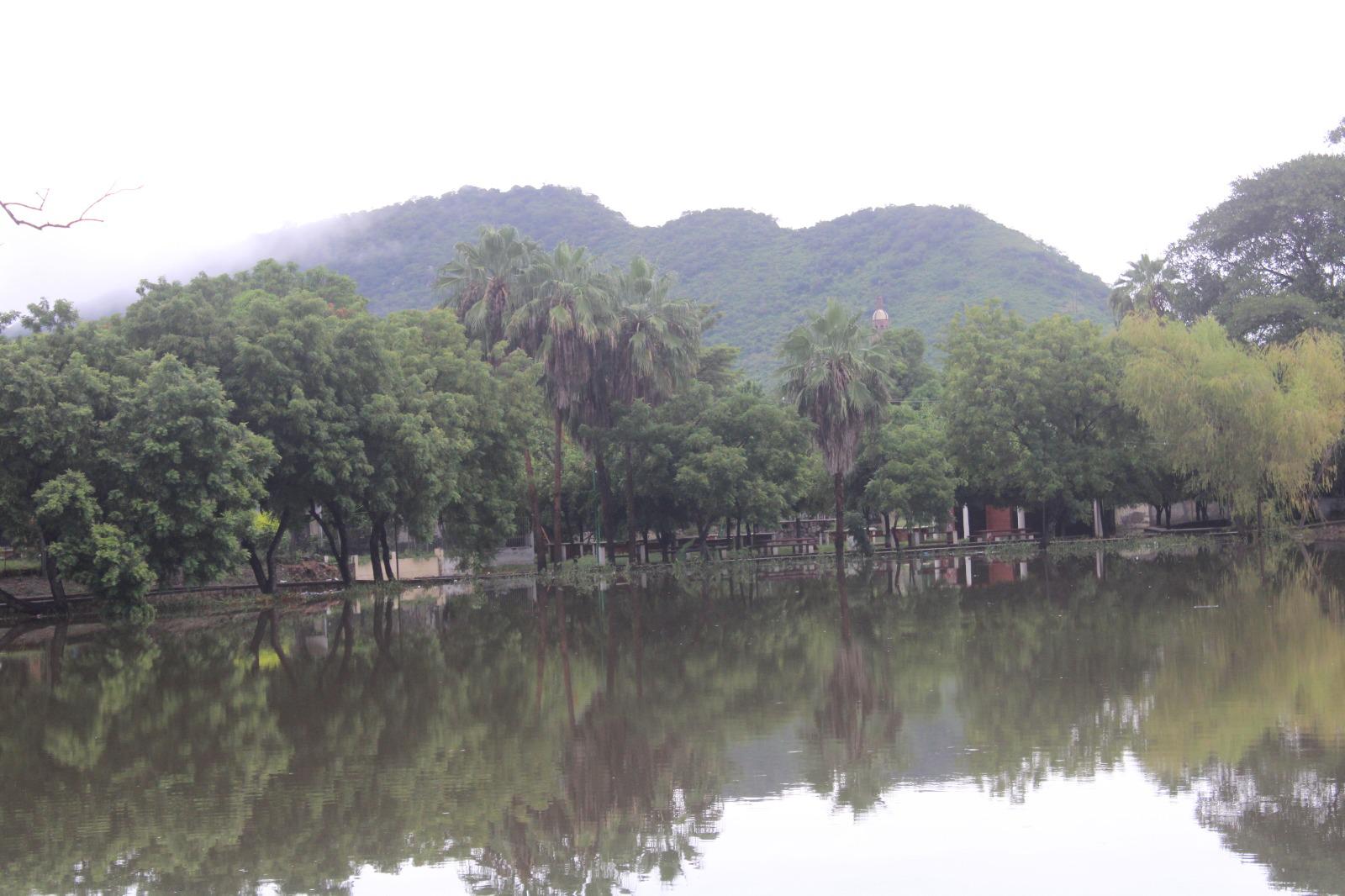 $!Se desbordan lagunas en Rosario e inundan viviendas