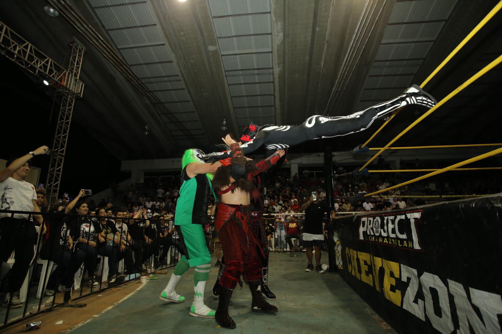 $!Brilla La Parka en presentación en Mazatlán