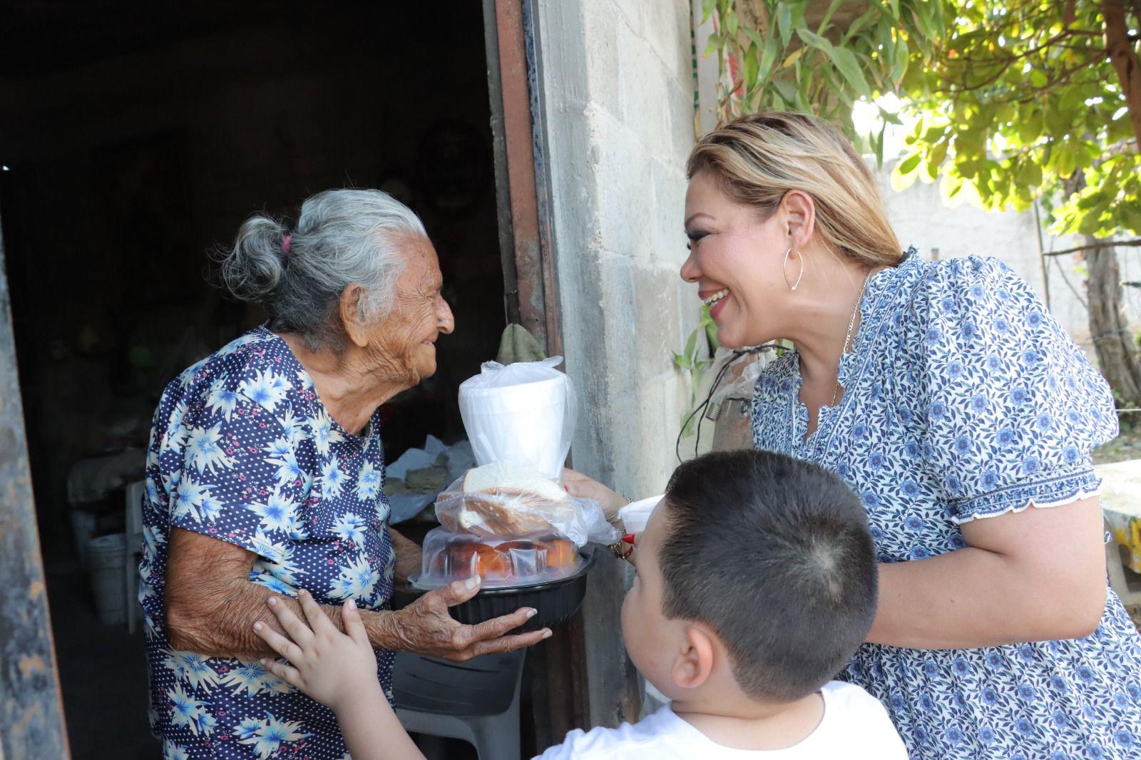 $!Alcaldesa de Rosario entrega 70 cenas navideñas