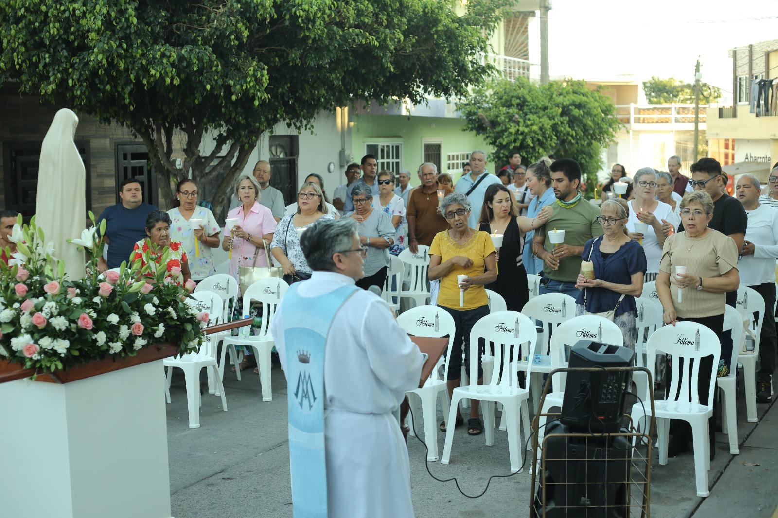 $!Celebran última procesión y rezo del Rosario previo a los festejos de la Virgen de Fátima