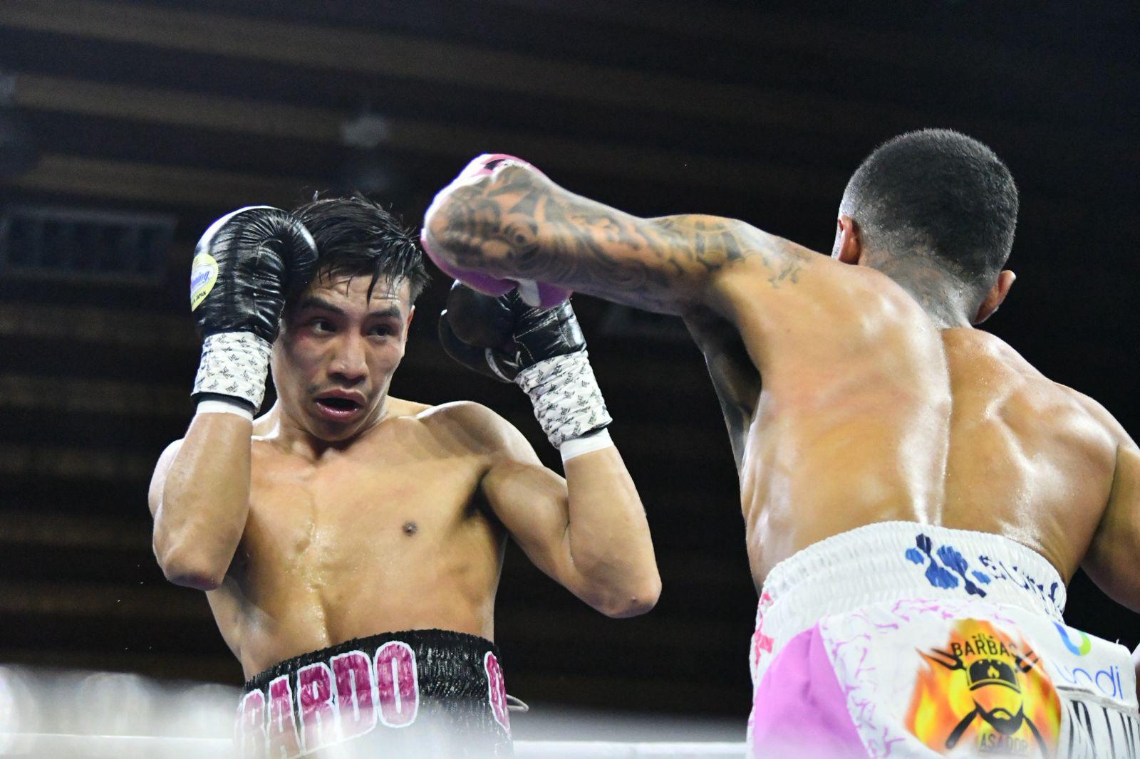$!Jonathan Fierro vence a Leobardo Quintana por decisión unánime en Culiacán