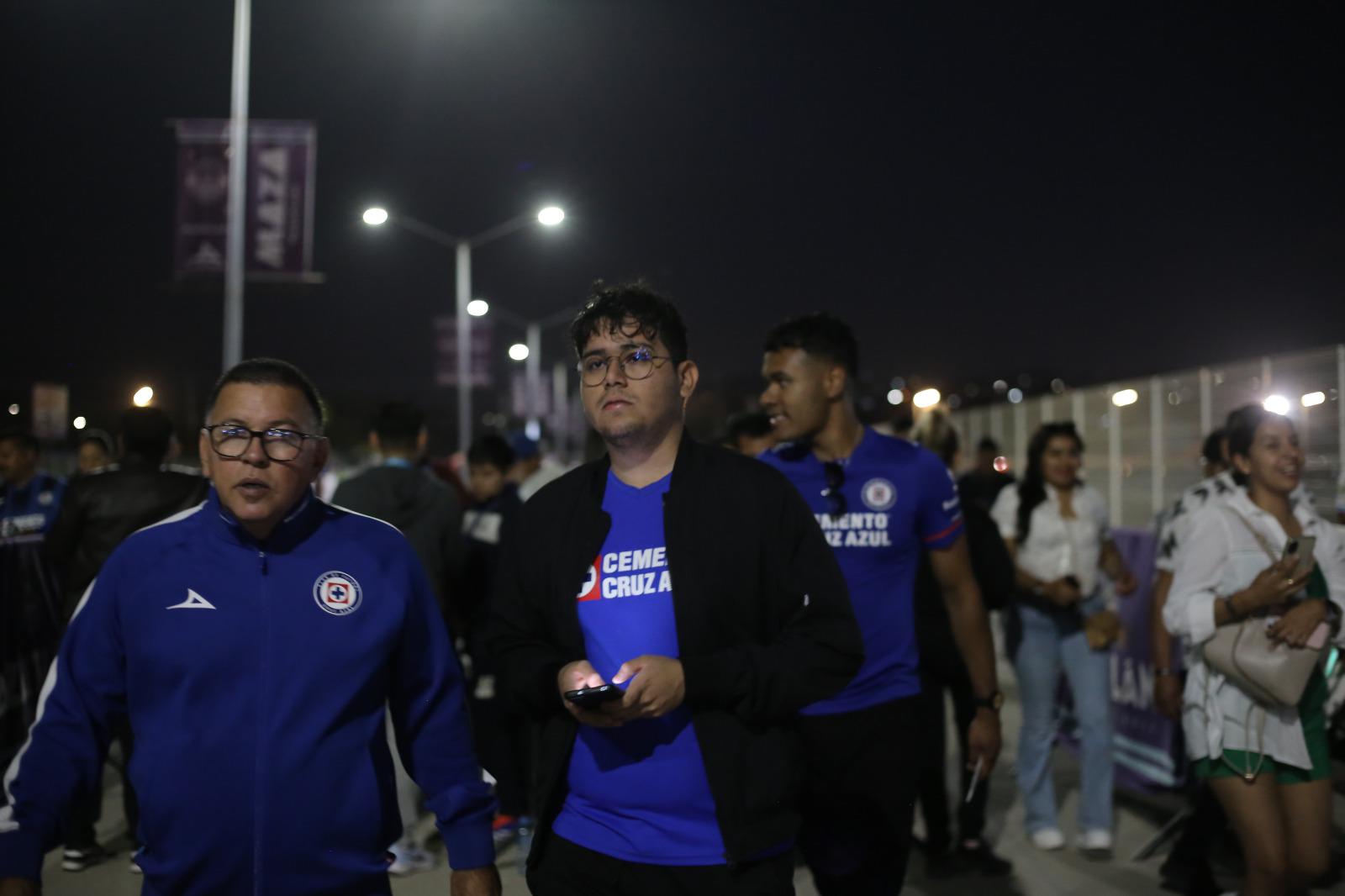 $!La hinchada se hace presente para el choque entre Mazatlán y Cruz Azul