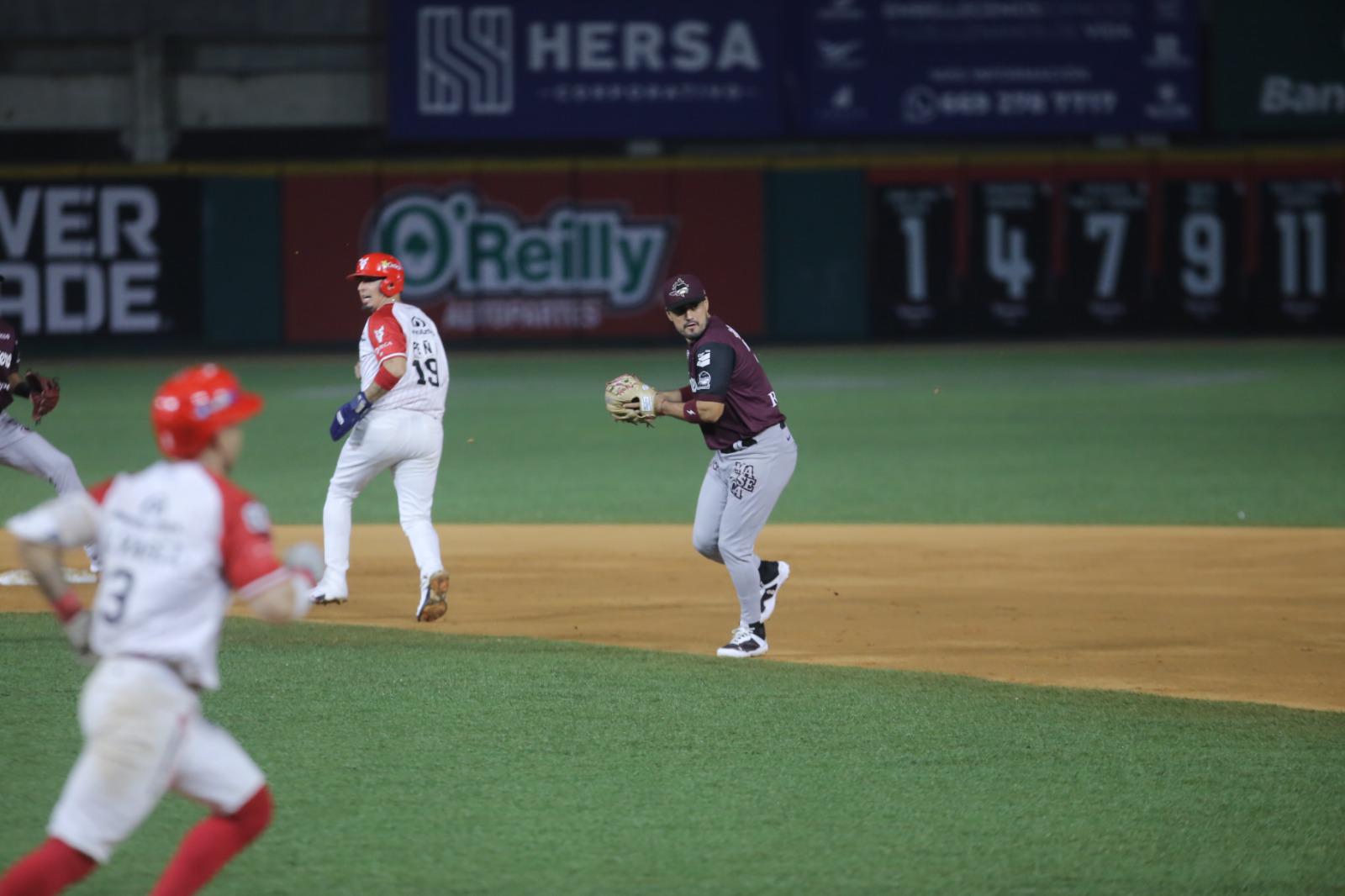 $!Tomateros se impone con autoridad a Venados en el inicio de serie en Mazatlán