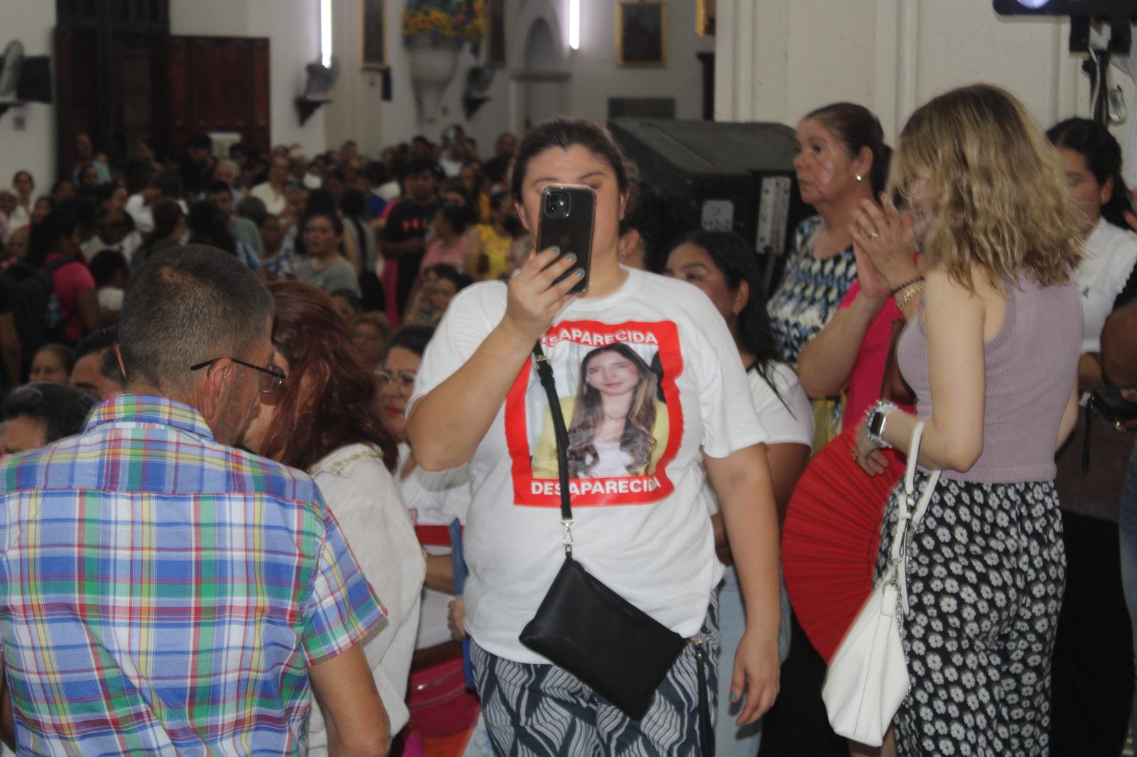 $!Blanca pide a la Virgen del Rosario por el regreso de María Cristina, su hija desaparecida