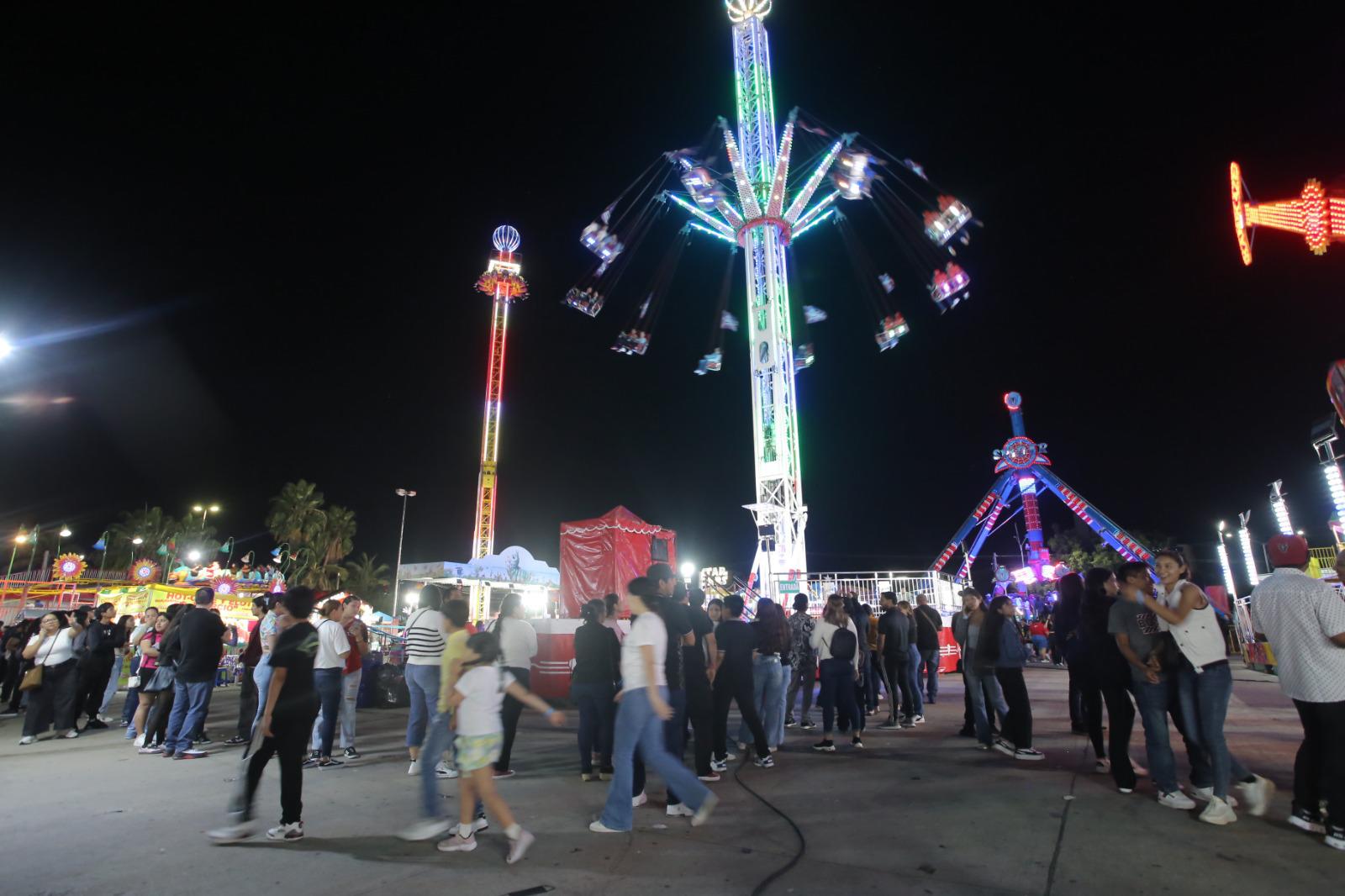 $!Disfrutan mazatlecos de una noche de diversión en el último día de la Expoferia Canaco 2025