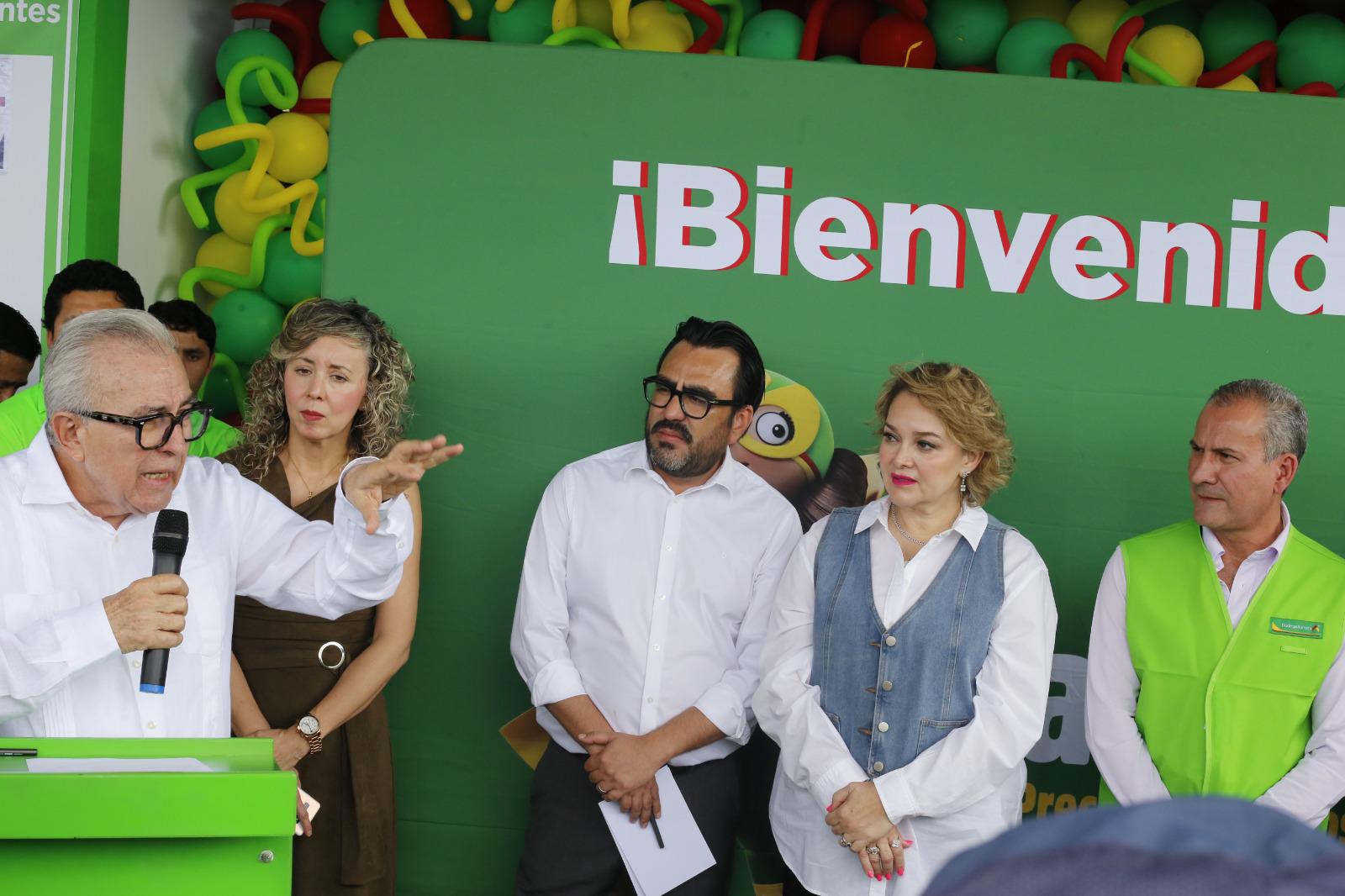 $!Gobierno de Sinaloa acude a inauguración de tienda Bodega Aurrerá en Villa Bonita, Culiacán
