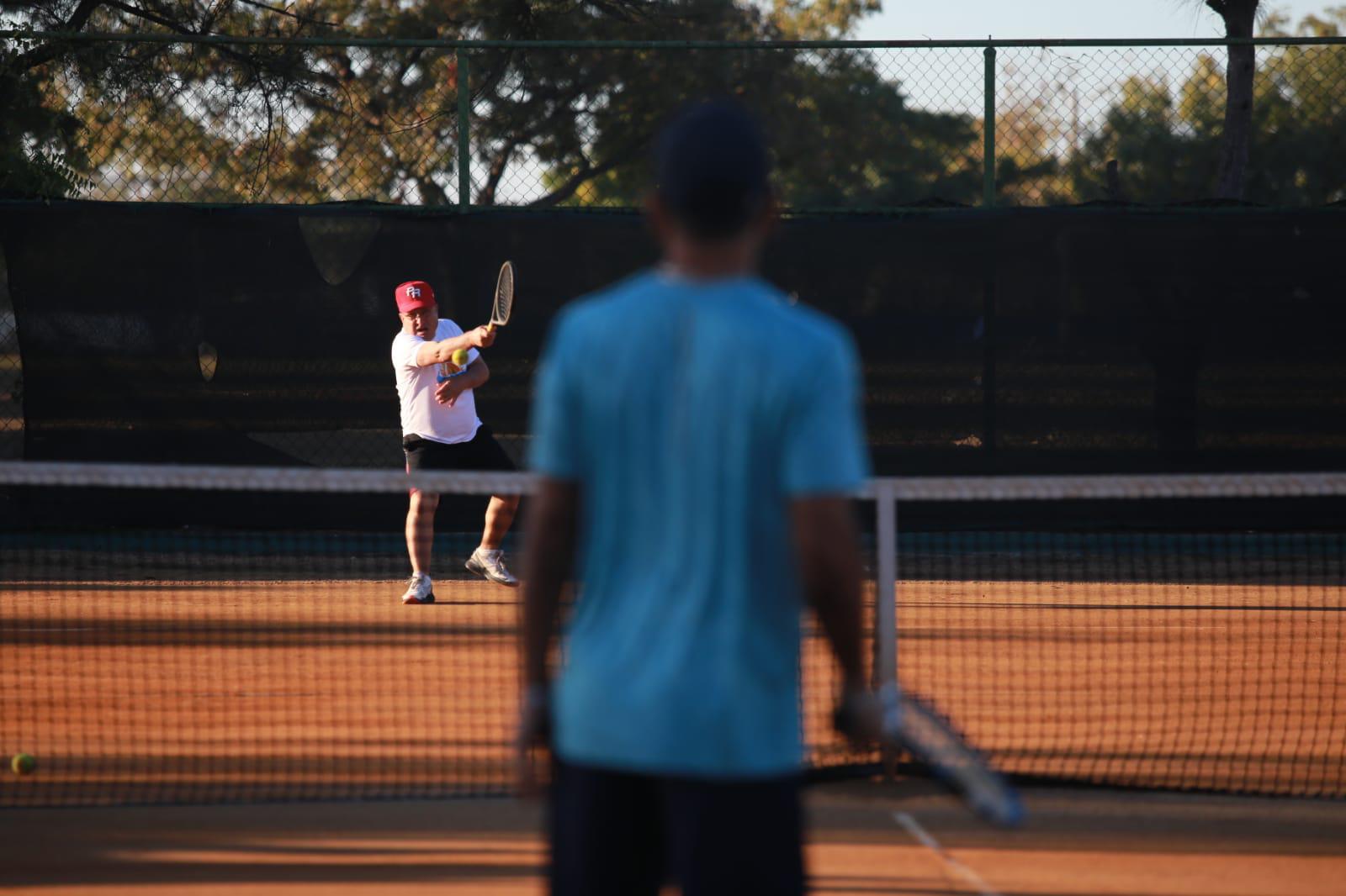 $!Sánchez y Bonilla salen triunfadores en Tenis Carnaval, en Club Muralla