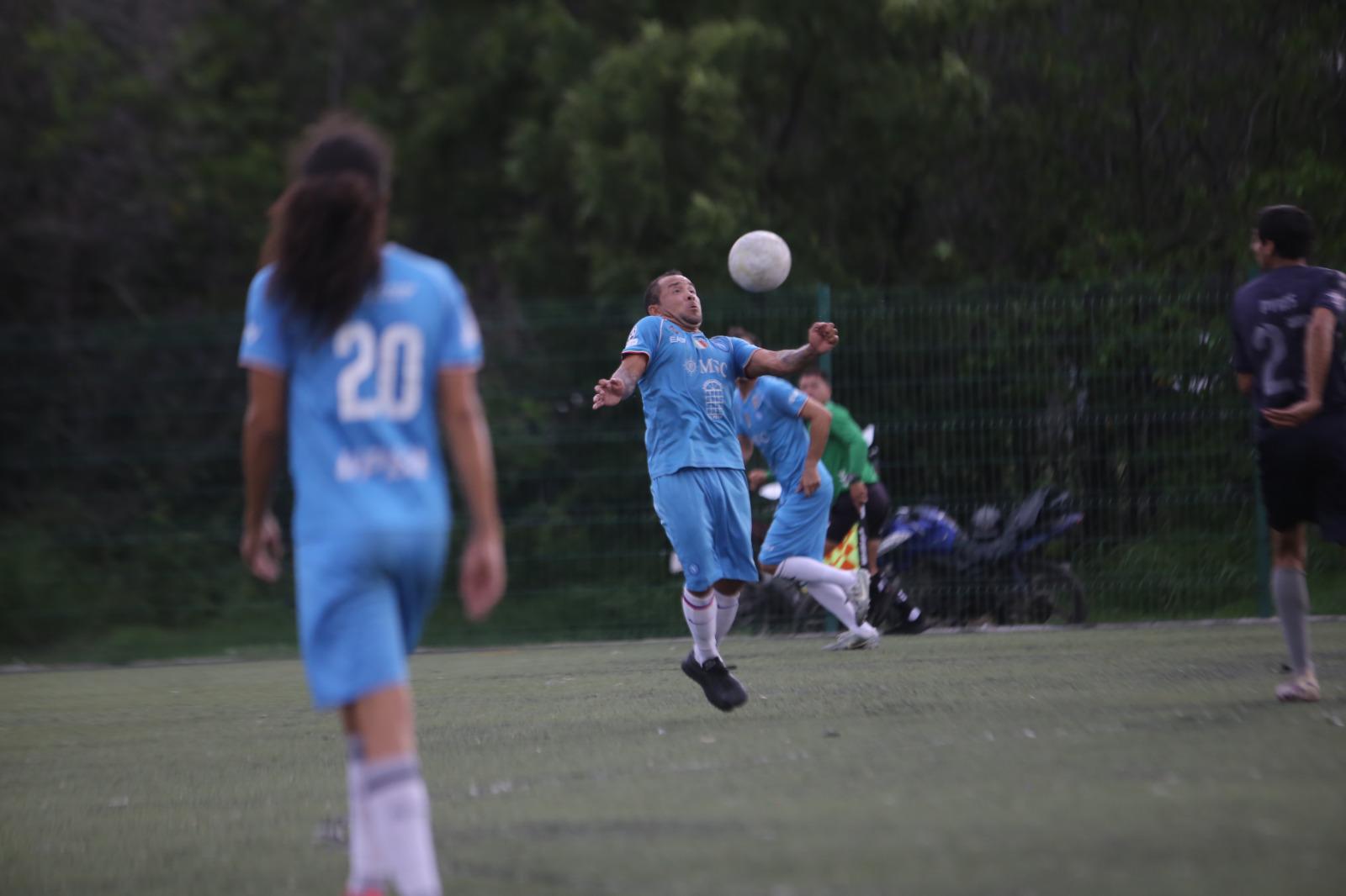 $!Aluminio y Cristales El Pollo se corona en la Liga Superveteranos con doble campeonato