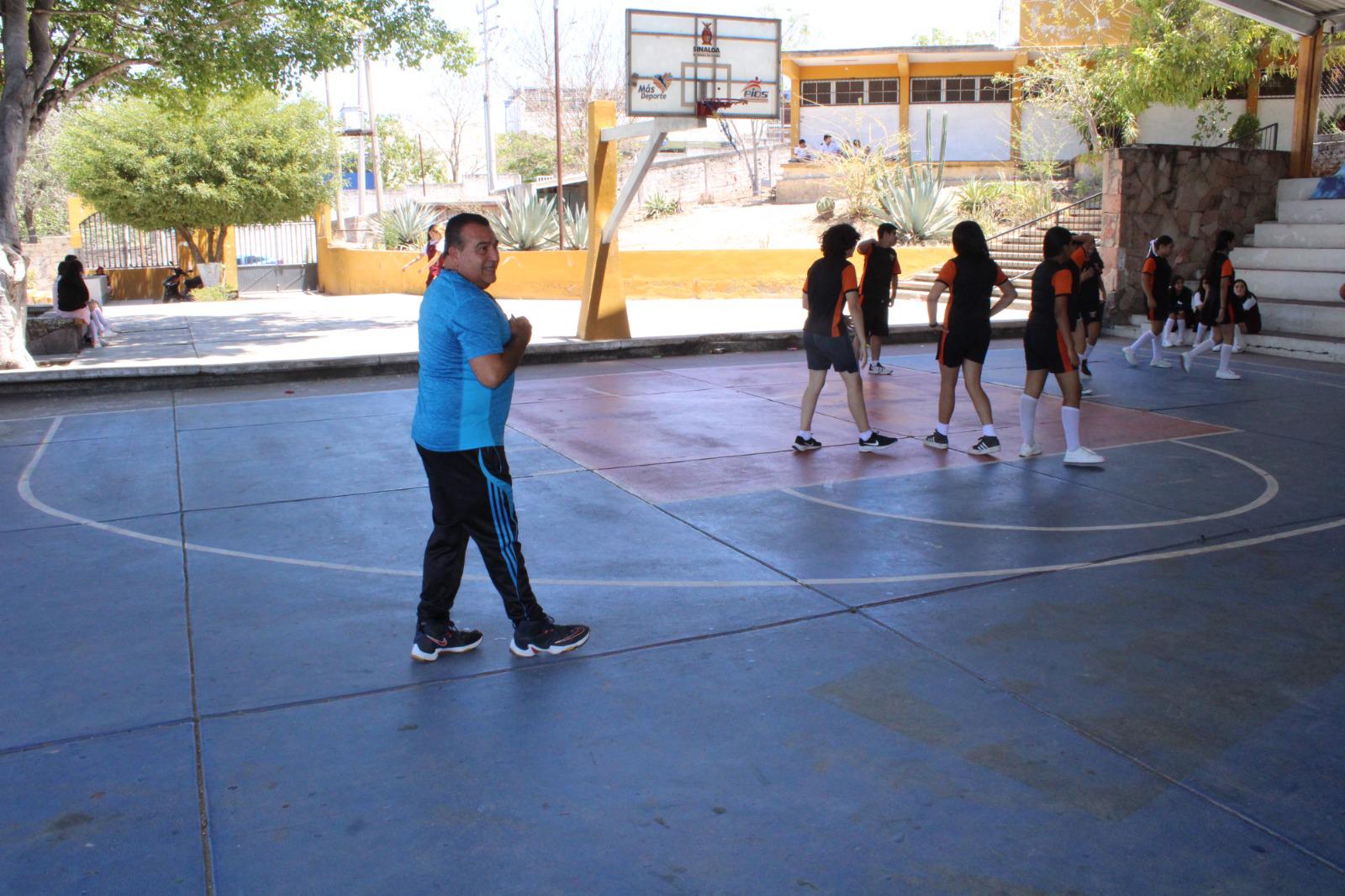 $!Cumple Maestro ‘Fili’ más de tres décadas de vocación docente a través de la Educación Física en Rosario