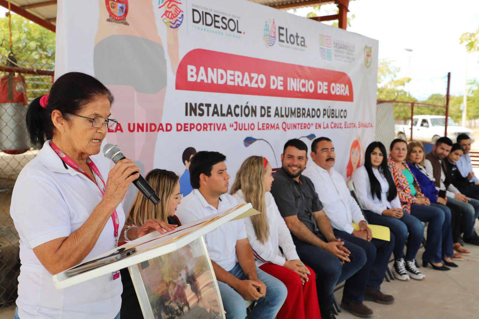$!Comienza instalación de alumbrado en la Unidad Deportiva de La Cruz