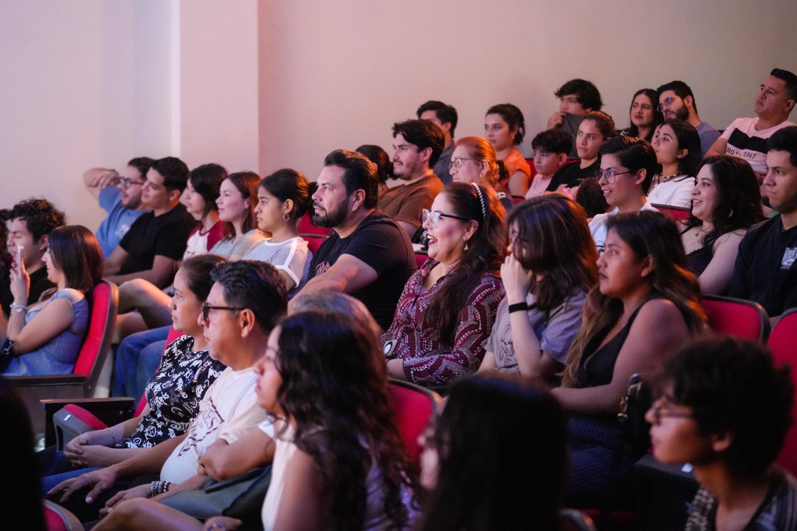 $!El público disfrutó la puesta en escena.