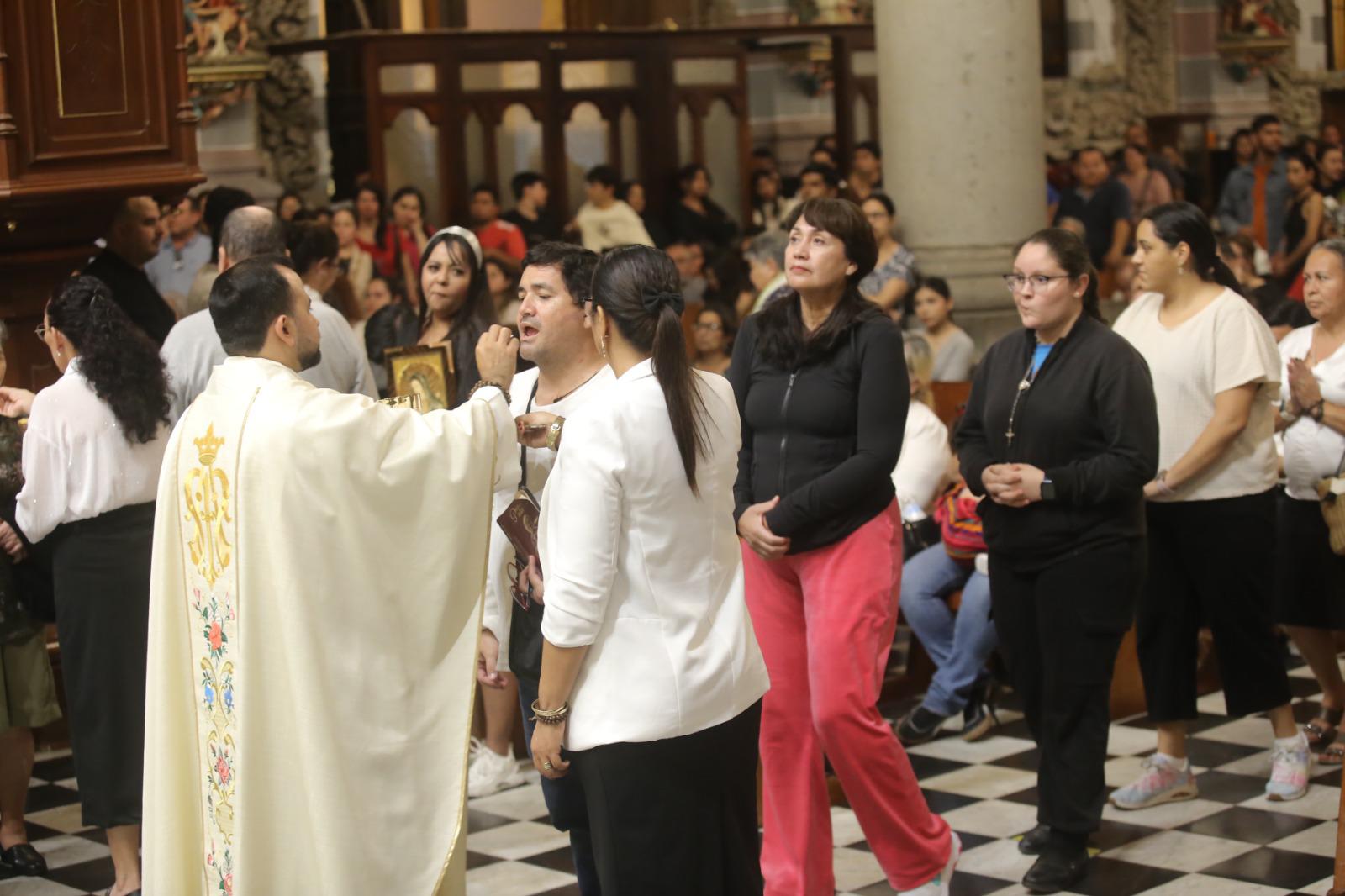 $!Cantan ‘Las Mañanitas’ a la Virgen de Guadalupe y piden por la paz en Sinaloa