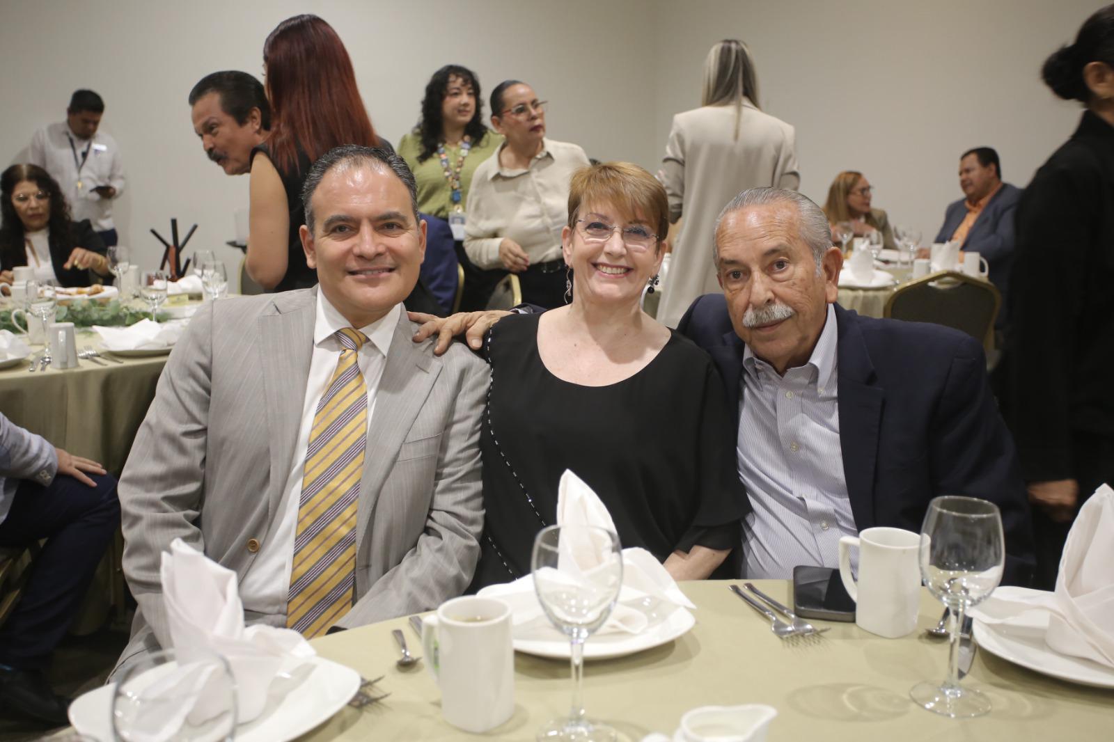 $!Raúl Carreón, Martha Elena Rivera García y Jorge Buenrostro.