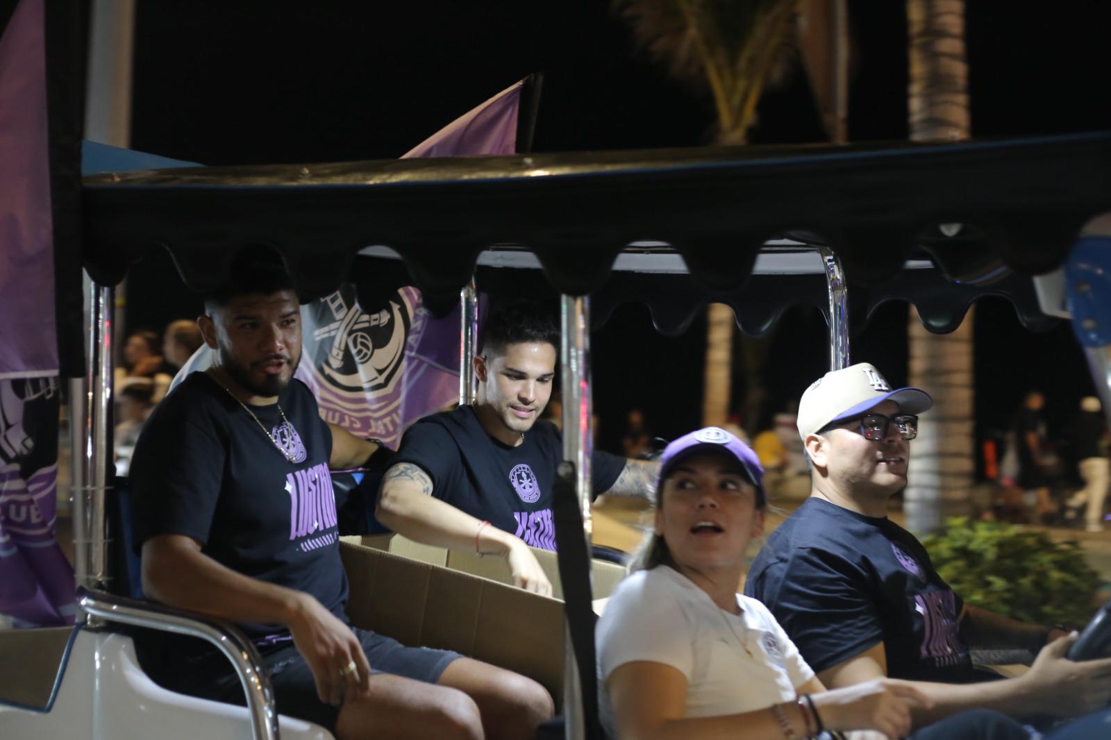 $!Mazatlán FC celebra quinto aniversario con vistoso desfile