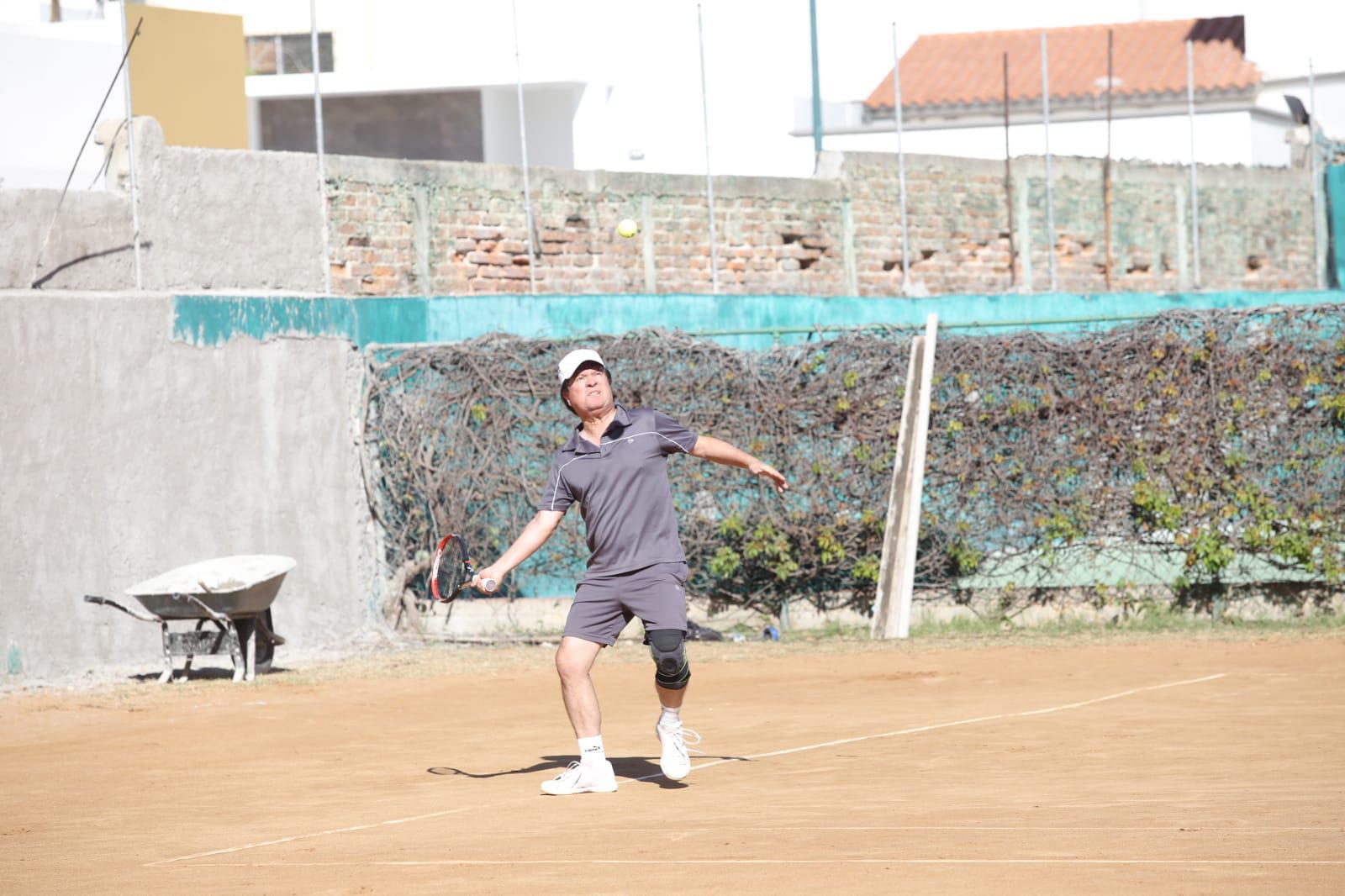 $!Suman Herrera y Villasana su segundo triunfo en la Copa Carnaval de Tenis Racquet Club Las Gaviotas