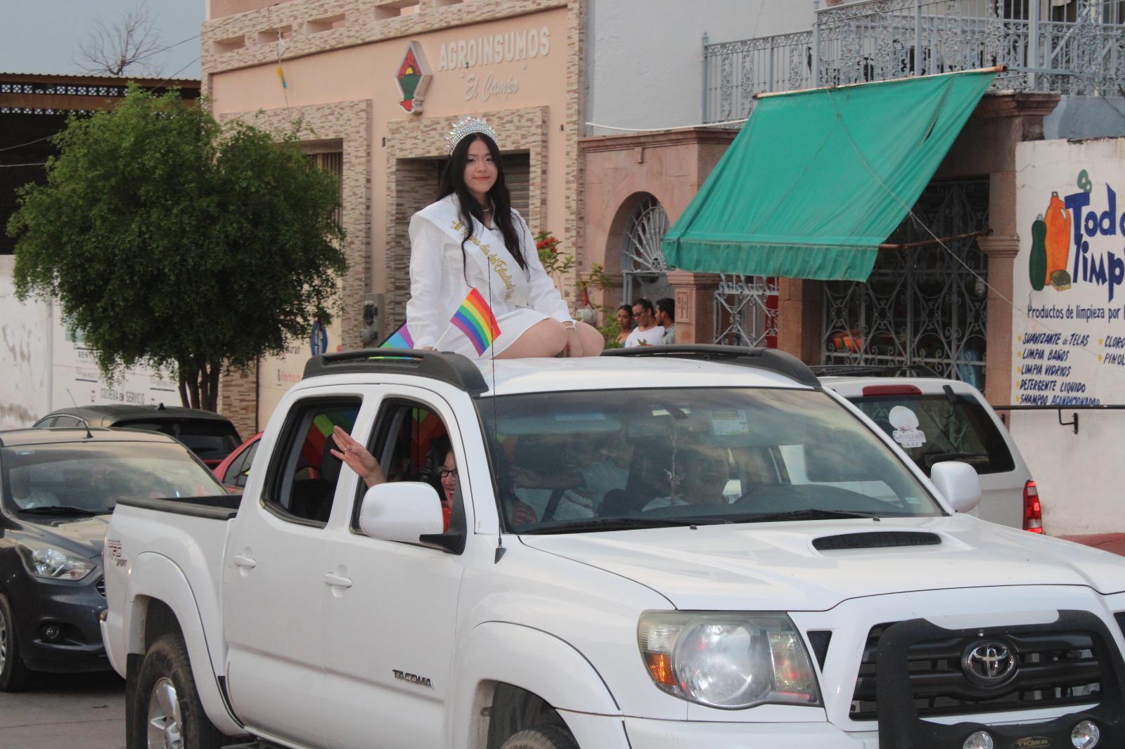 $!Marcha LGBT+ en Rosario se viste de blanco en memoria de víctimas de crímenes de odio