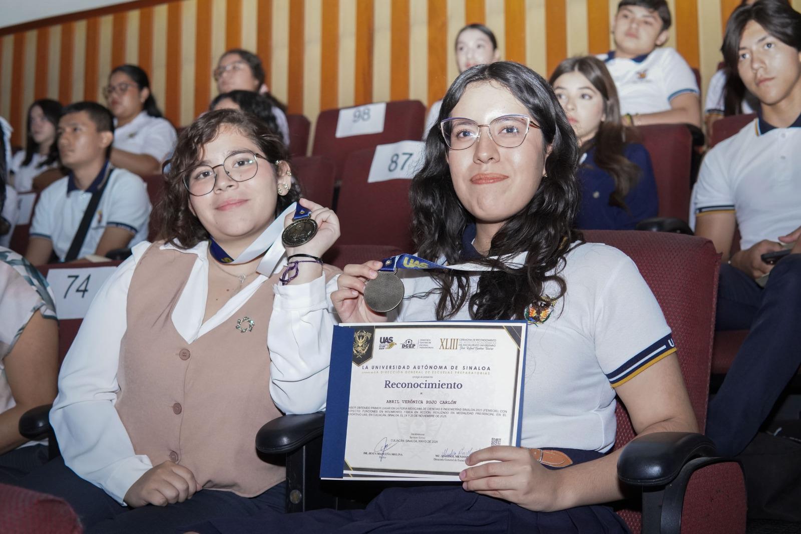 $!Reconoce la UAS a estudiantes destacados por su excelencia académica y logros nacionales
