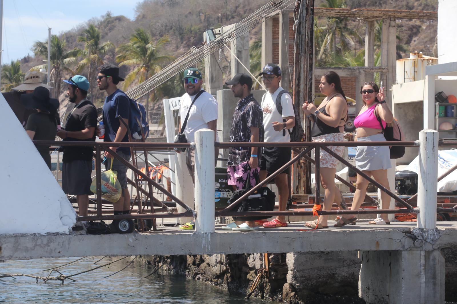 $!Activa turismo nacional los paseos en catamaranes este Sábado de Gloria en Mazatlán
