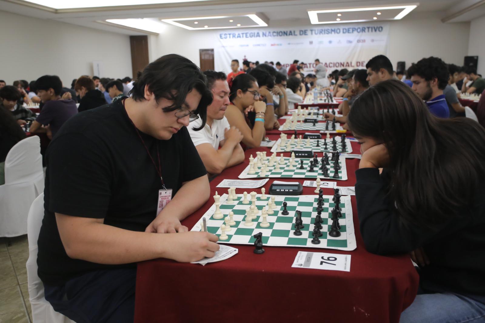 $!Fuerte competencia se vive en Nacional de Ajedrez Mazatlán