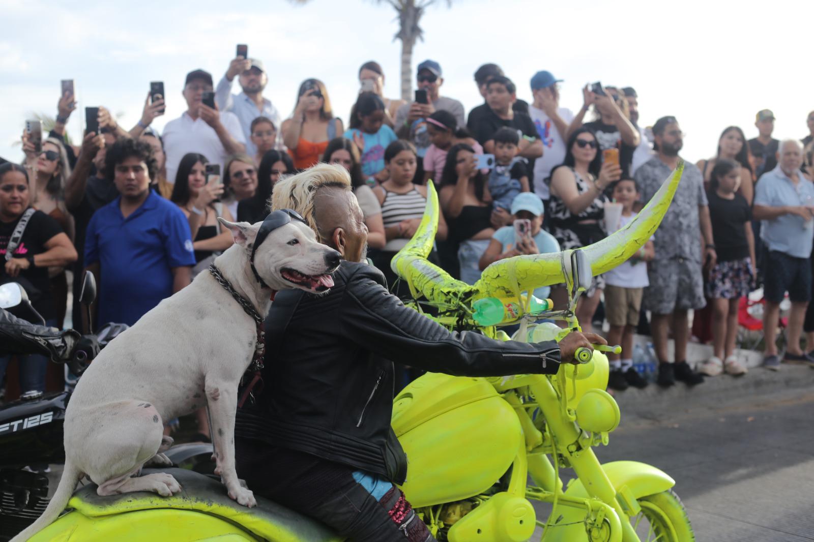 $!Rugen los motores en el magno desfile de la Semana de la Moto Mazatlán 2026