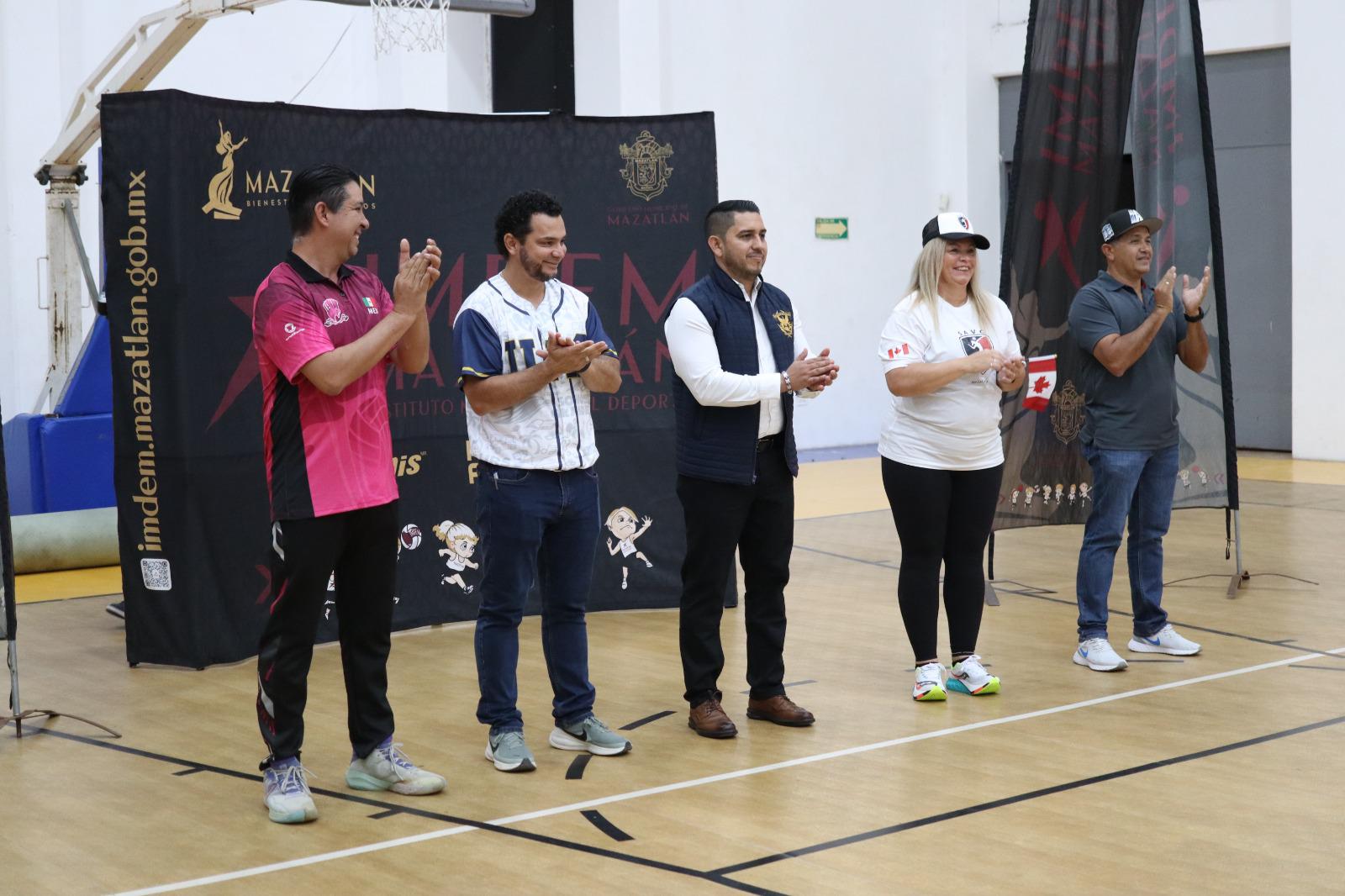 $!Hermana Copa Amistosa Internacional de Voleibol a Canadá y Mazatlán