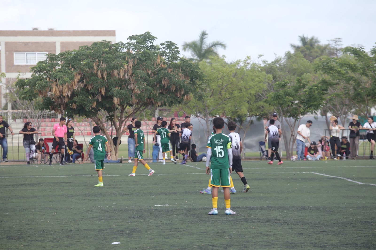 $!Ahome domina Estatal de Futbol, en Mazatlán